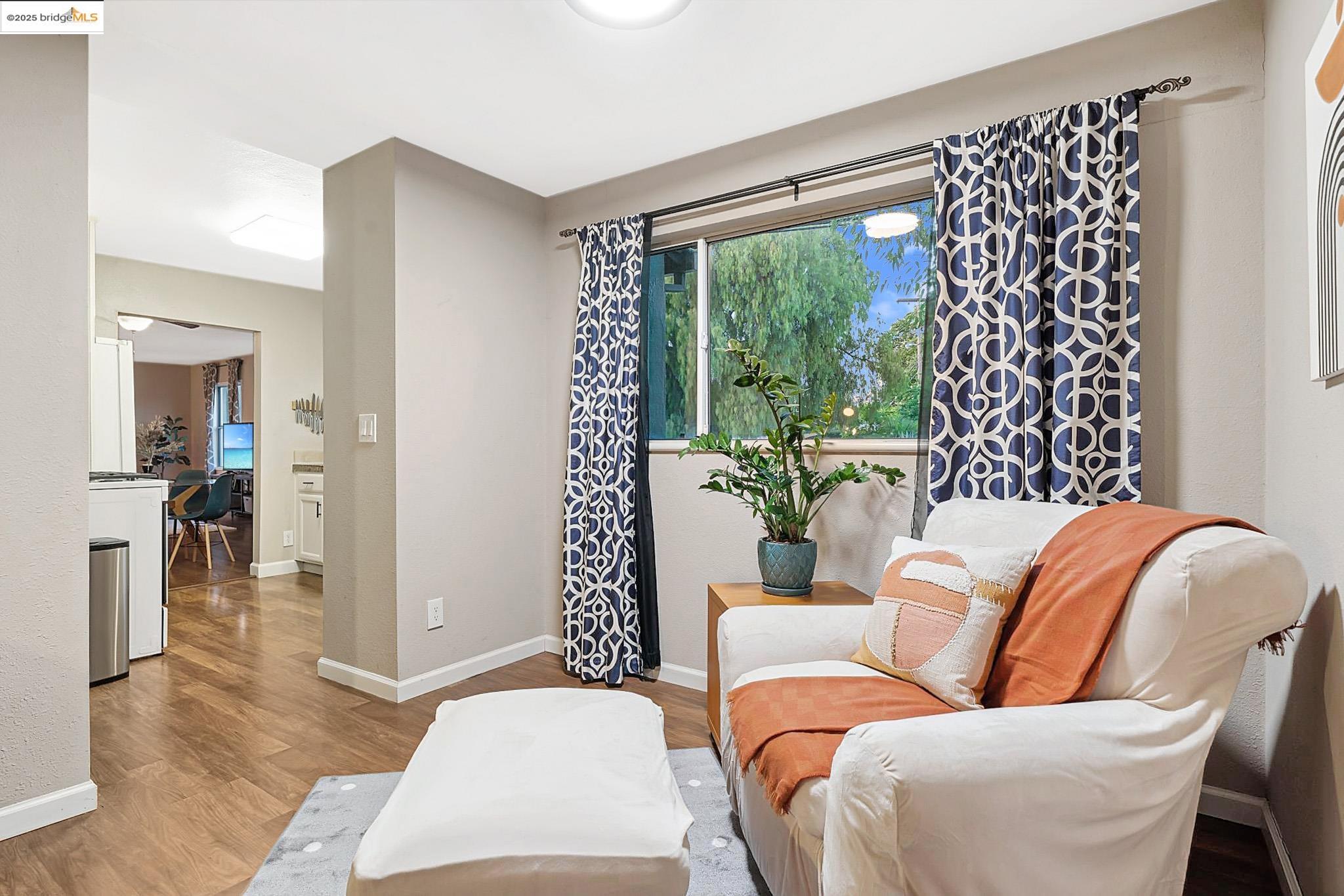 Detail Gallery Image 17 of 41 For 2670 Crescent Dr, Concord,  CA 94520 - 2 Beds | 2 Baths