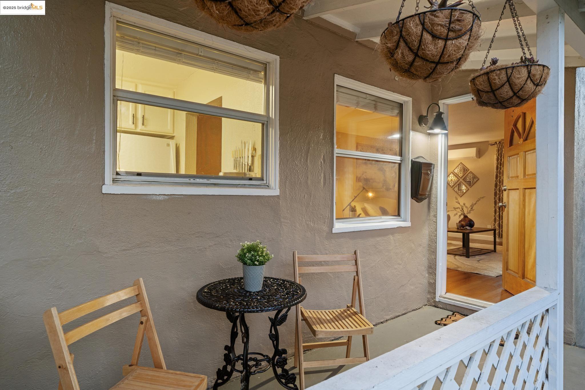 Detail Gallery Image 3 of 41 For 2670 Crescent Dr, Concord,  CA 94520 - 2 Beds | 2 Baths