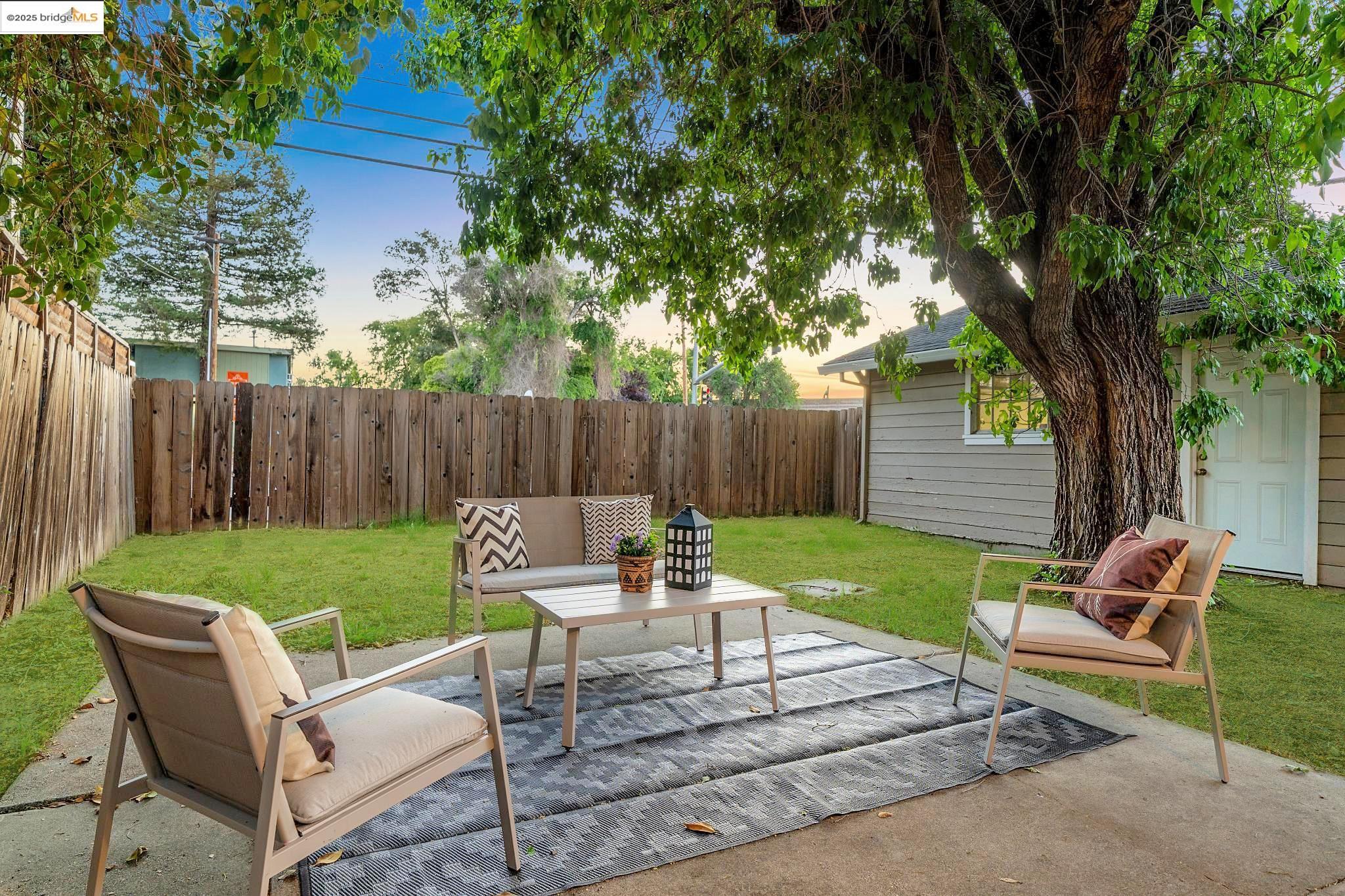 Detail Gallery Image 27 of 41 For 2670 Crescent Dr, Concord,  CA 94520 - 2 Beds | 2 Baths