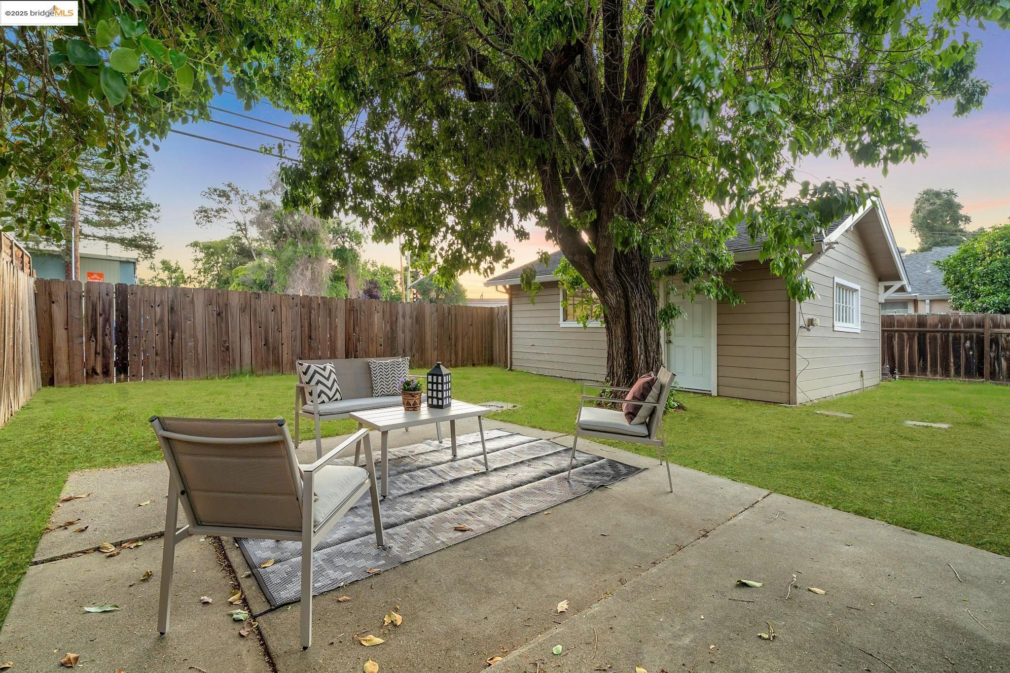 Detail Gallery Image 28 of 41 For 2670 Crescent Dr, Concord,  CA 94520 - 2 Beds | 2 Baths