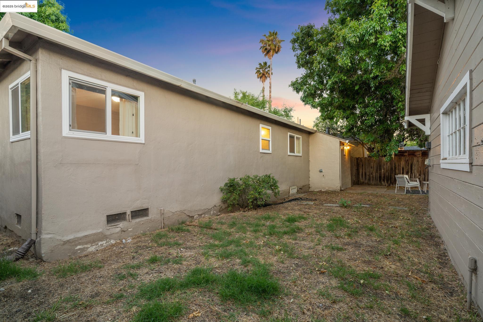 Detail Gallery Image 31 of 41 For 2670 Crescent Dr, Concord,  CA 94520 - 2 Beds | 2 Baths