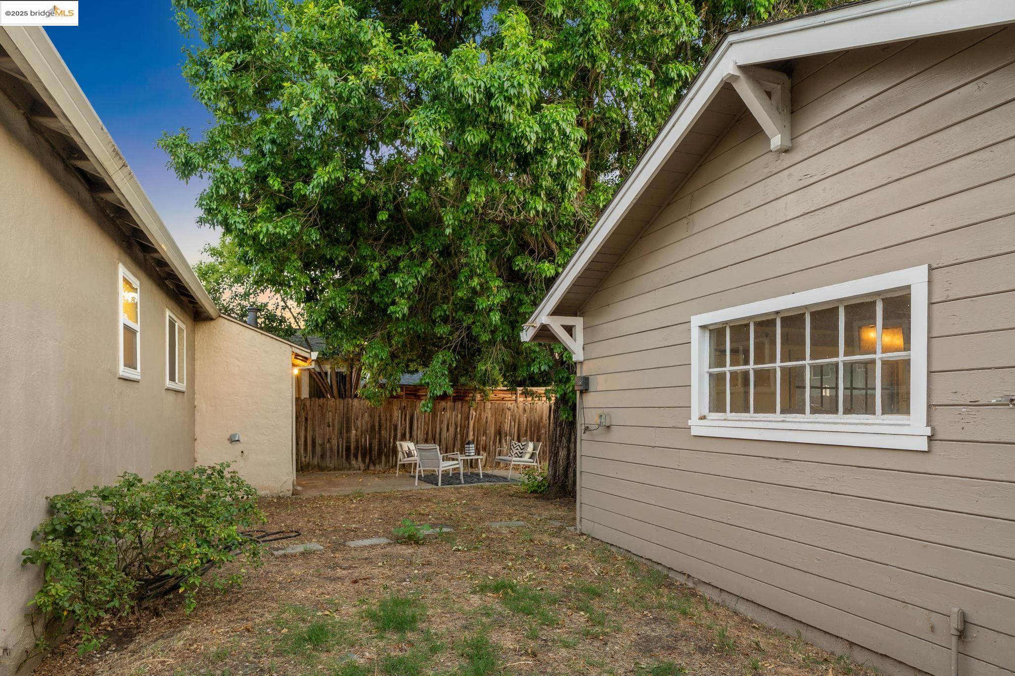 Detail Gallery Image 32 of 41 For 2670 Crescent Dr, Concord,  CA 94520 - 2 Beds | 2 Baths