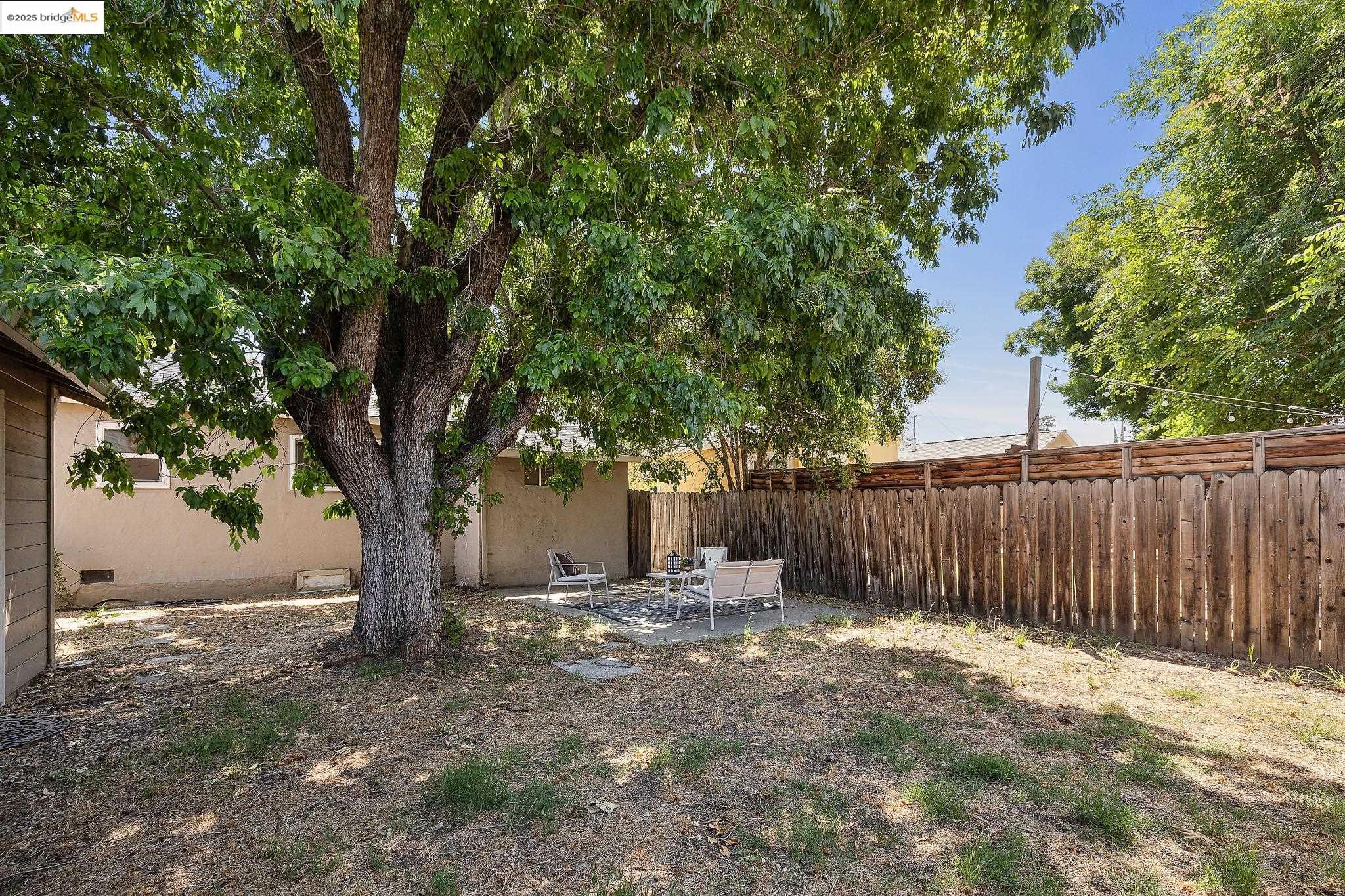 Detail Gallery Image 33 of 41 For 2670 Crescent Dr, Concord,  CA 94520 - 2 Beds | 2 Baths