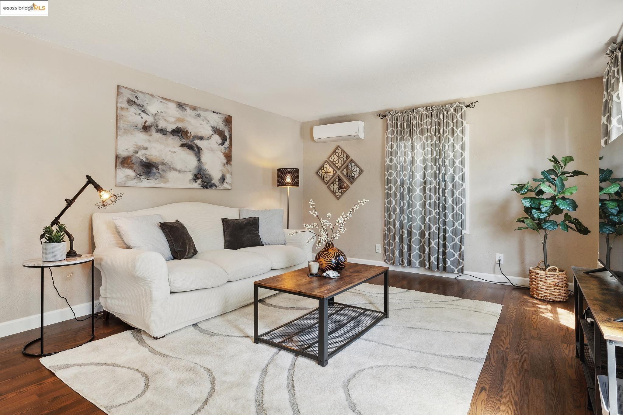 Detail Gallery Image 5 of 41 For 2670 Crescent Dr, Concord,  CA 94520 - 2 Beds | 2 Baths