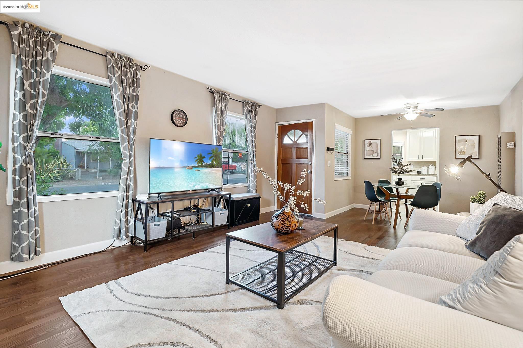 Detail Gallery Image 6 of 41 For 2670 Crescent Dr, Concord,  CA 94520 - 2 Beds | 2 Baths