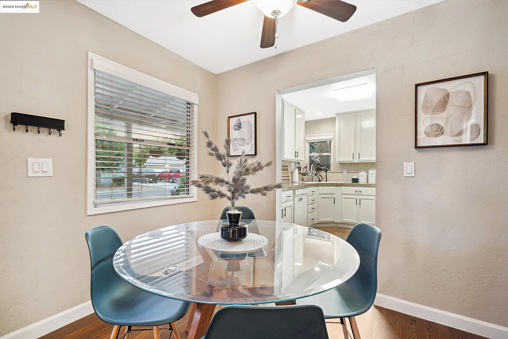 Detail Gallery Image 9 of 41 For 2670 Crescent Dr, Concord,  CA 94520 - 2 Beds | 2 Baths