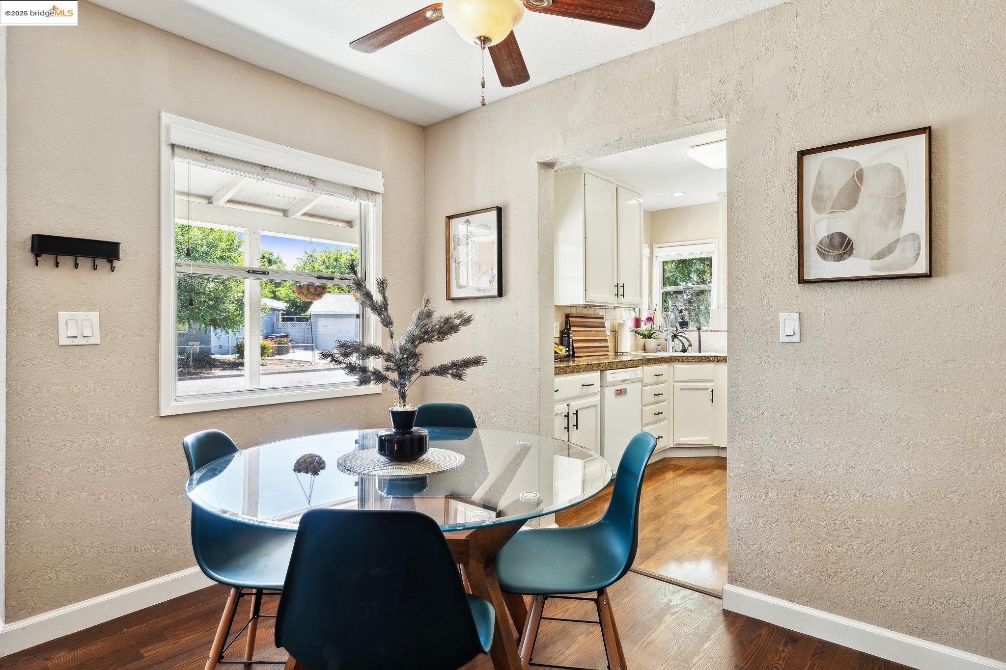 Detail Gallery Image 10 of 41 For 2670 Crescent Dr, Concord,  CA 94520 - 2 Beds | 2 Baths