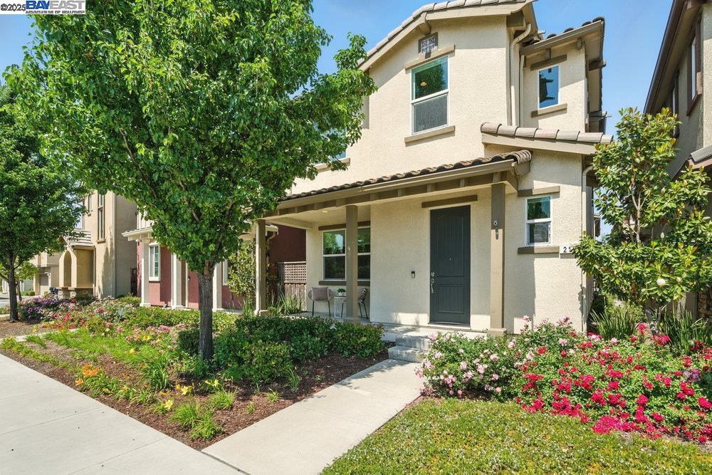 Detail Gallery Image 1 of 1 For 218 Stratus Cmn, Livermore,  CA 94550 - 3 Beds | 2/1 Baths
