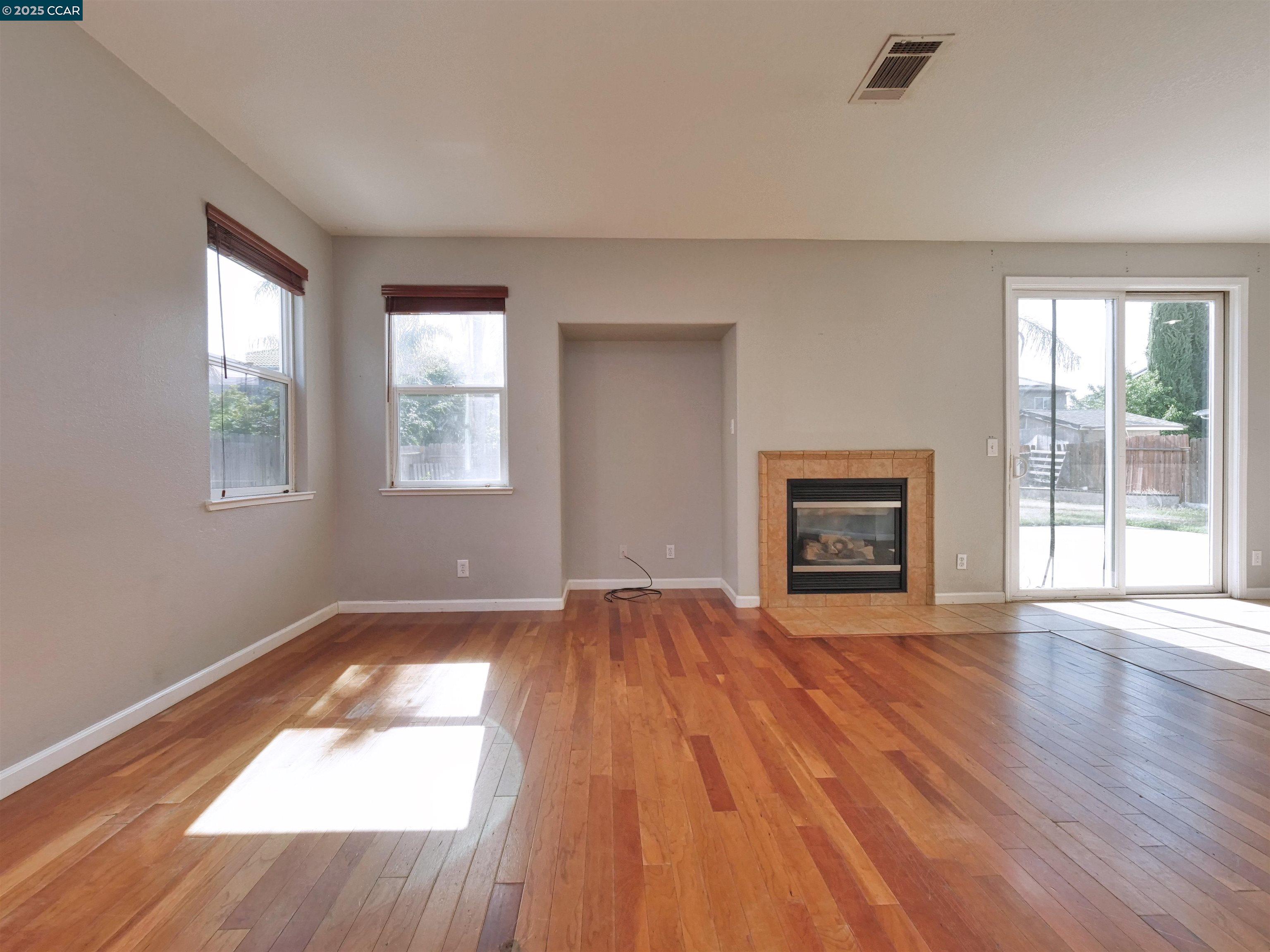 Detail Gallery Image 11 of 60 For 2035 Pasado Avenue, Manteca,  CA 95336-7070 - 4 Beds | 2/1 Baths