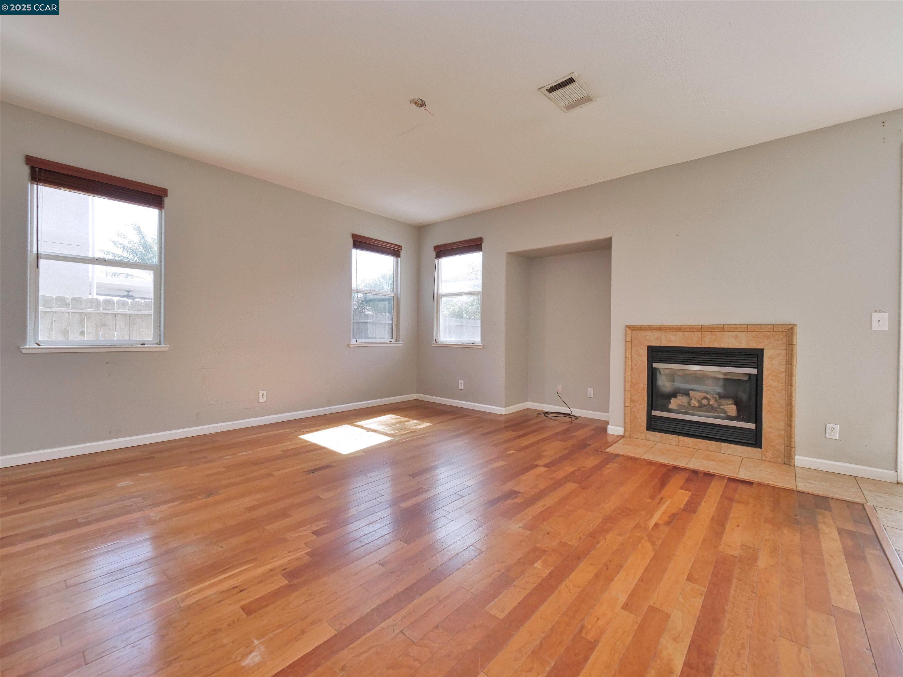 Detail Gallery Image 12 of 60 For 2035 Pasado Avenue, Manteca,  CA 95336-7070 - 4 Beds | 2/1 Baths