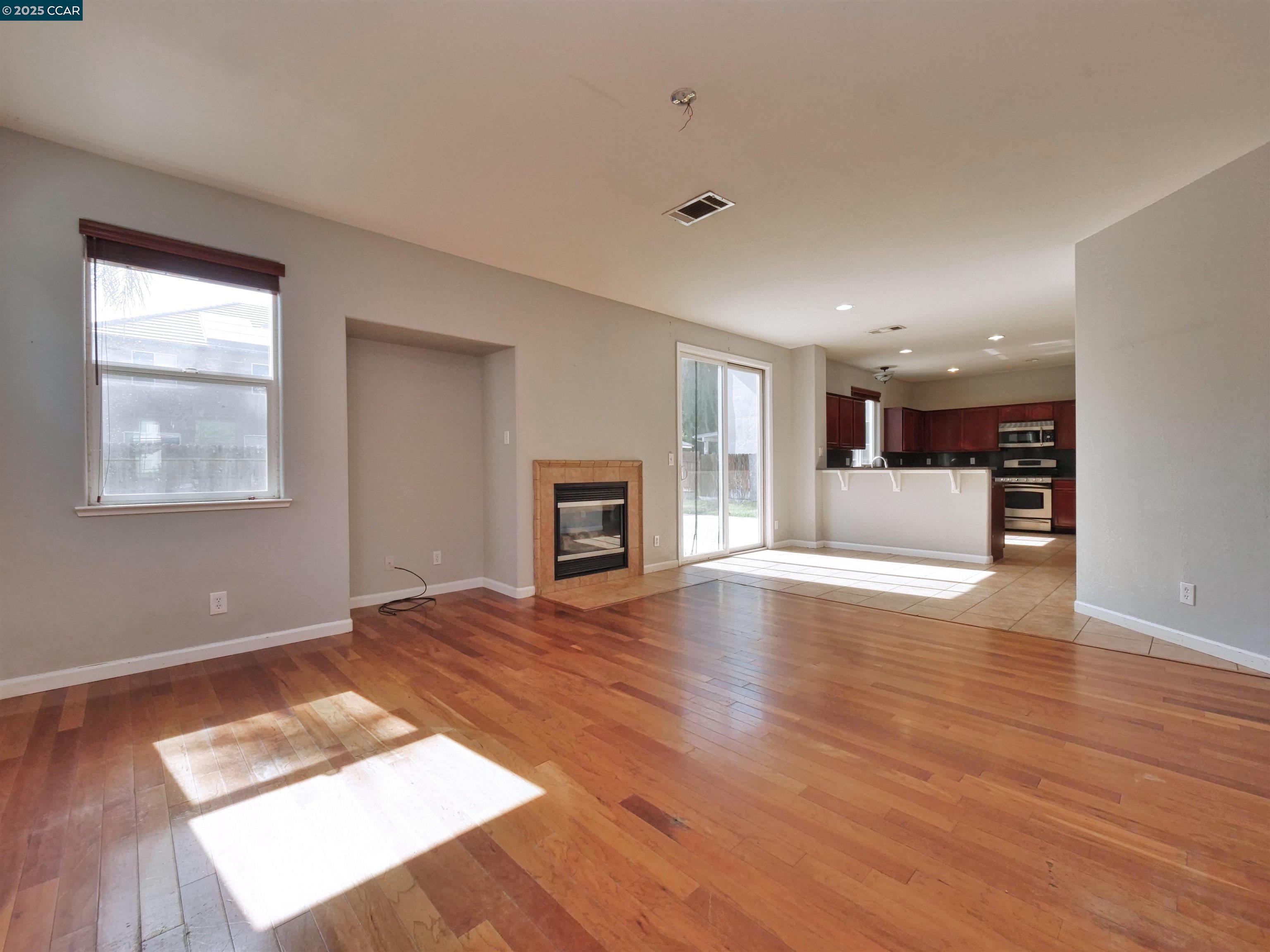 Detail Gallery Image 14 of 60 For 2035 Pasado Avenue, Manteca,  CA 95336-7070 - 4 Beds | 2/1 Baths