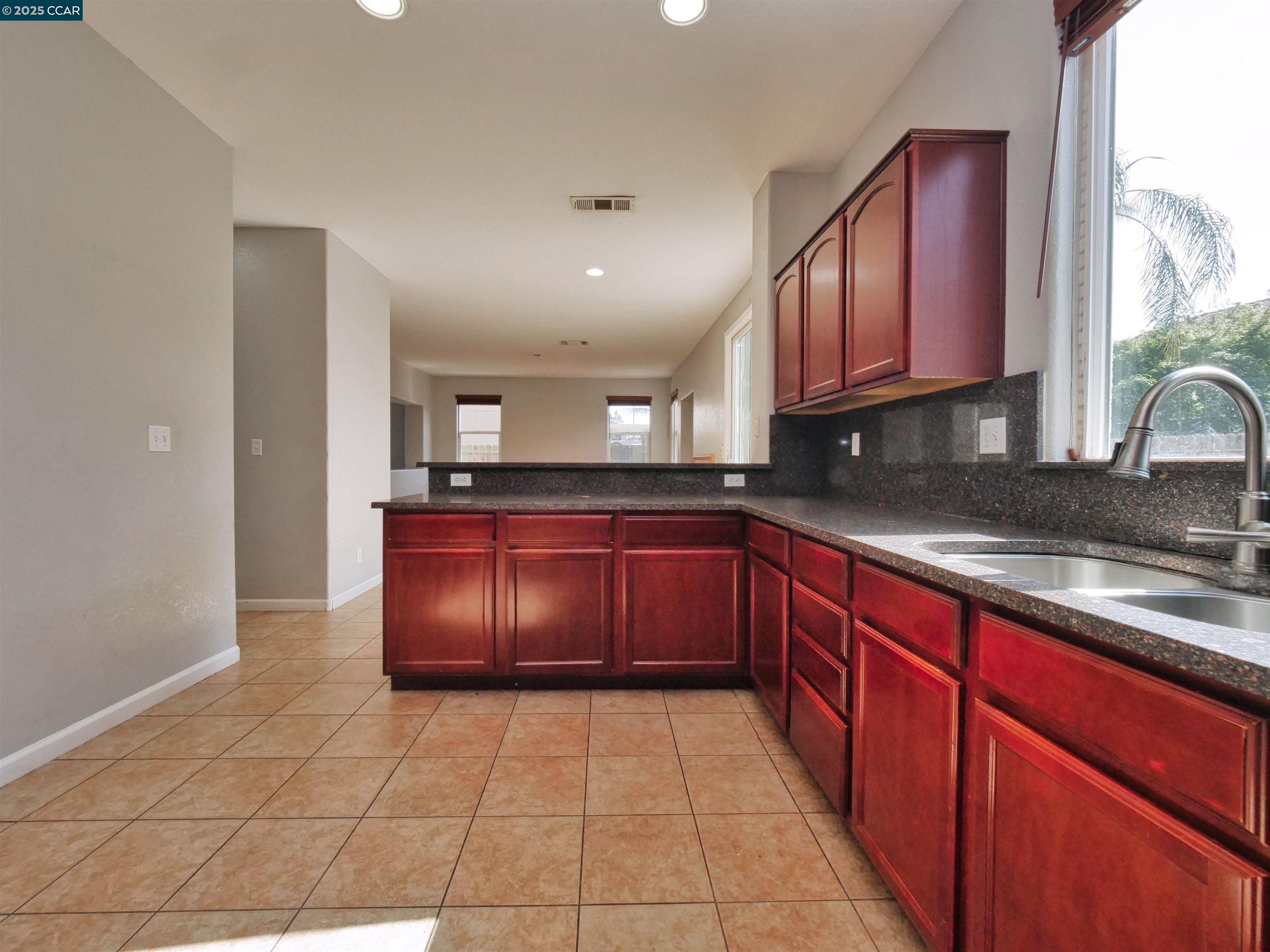 Detail Gallery Image 21 of 60 For 2035 Pasado Avenue, Manteca,  CA 95336-7070 - 4 Beds | 2/1 Baths