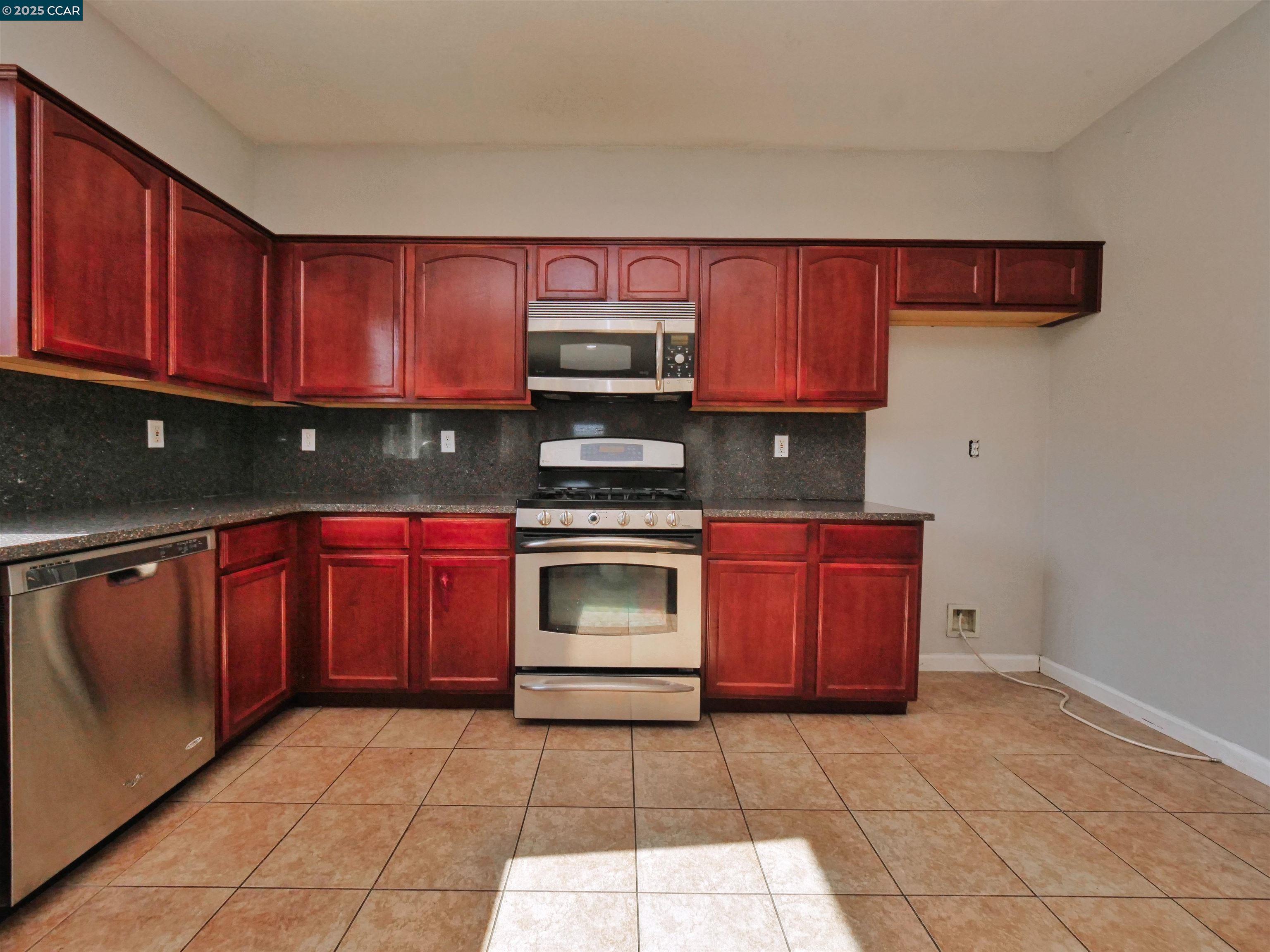 Detail Gallery Image 22 of 60 For 2035 Pasado Avenue, Manteca,  CA 95336-7070 - 4 Beds | 2/1 Baths