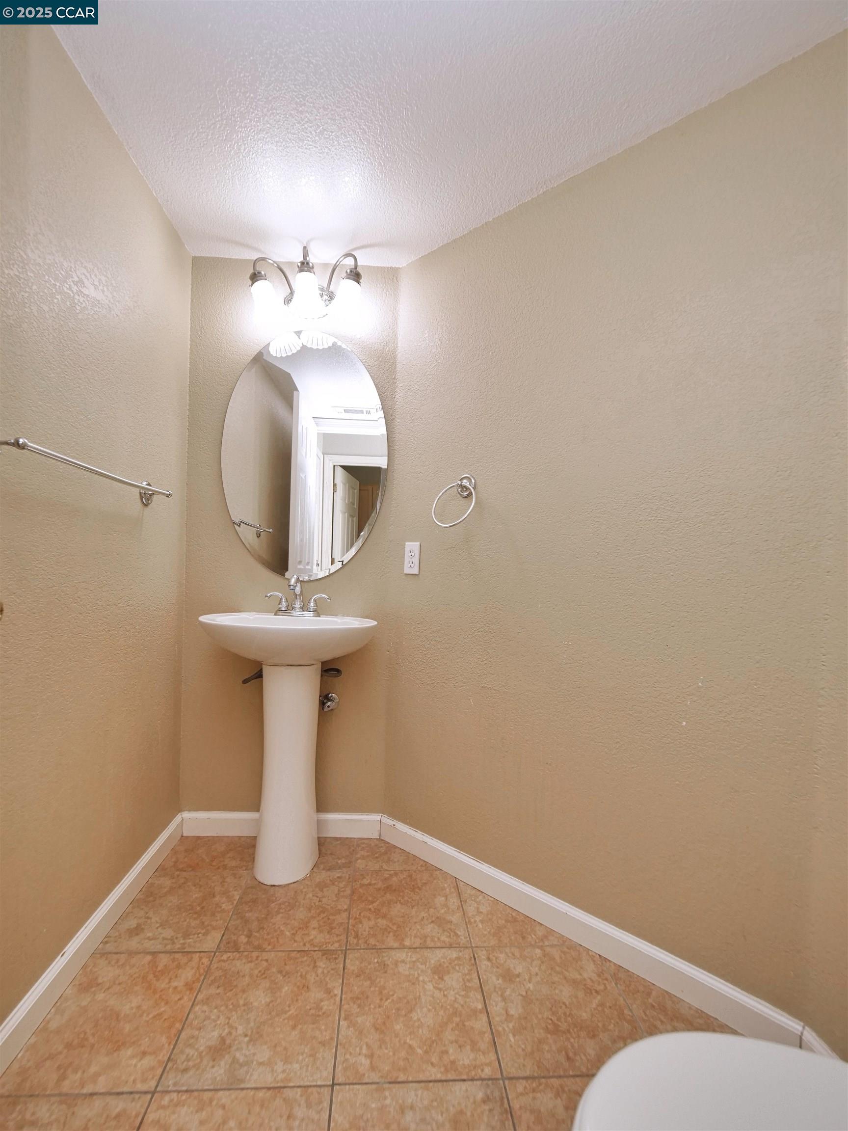 Detail Gallery Image 26 of 60 For 2035 Pasado Avenue, Manteca,  CA 95336-7070 - 4 Beds | 2/1 Baths