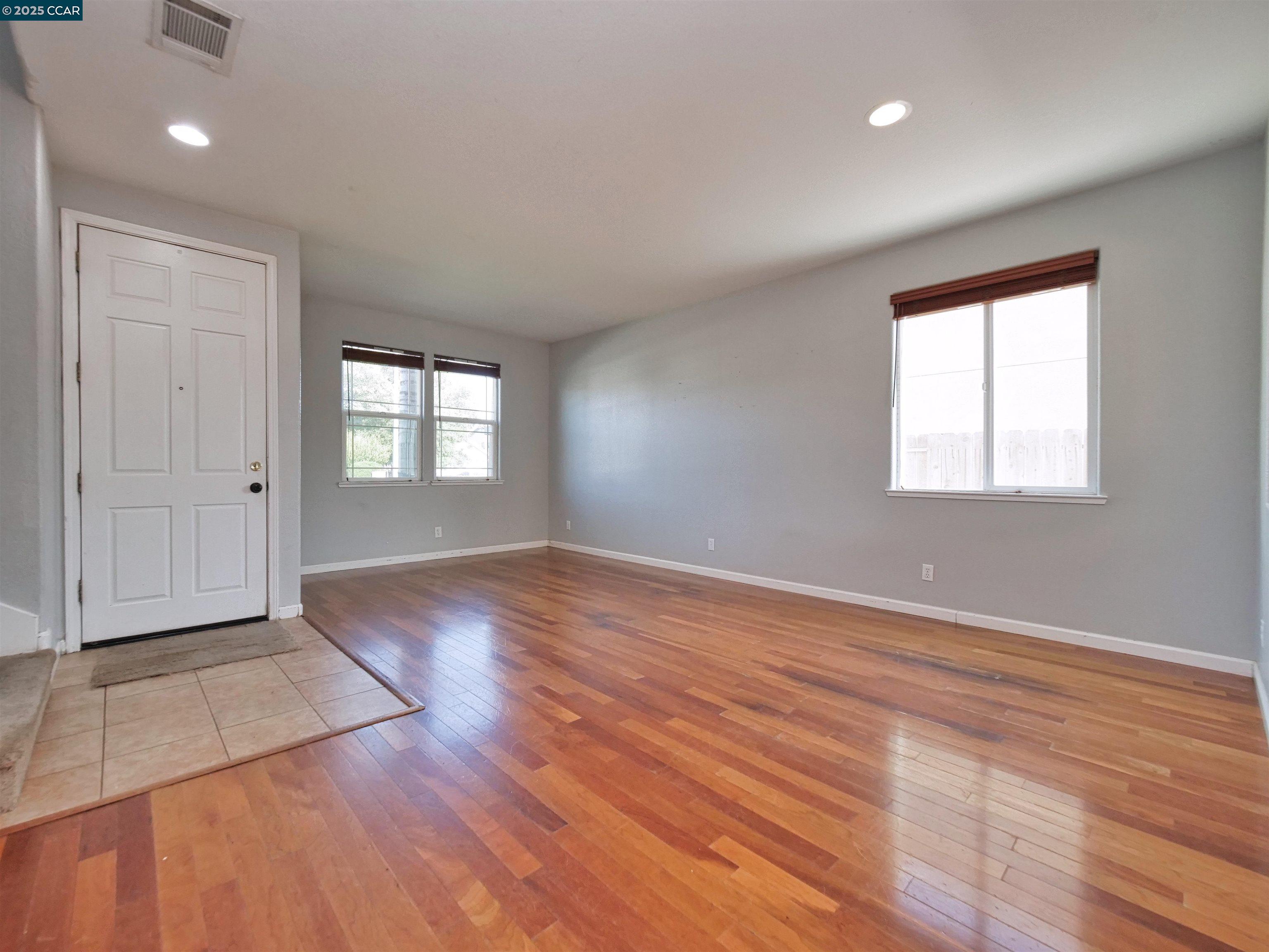 Detail Gallery Image 5 of 60 For 2035 Pasado Avenue, Manteca,  CA 95336-7070 - 4 Beds | 2/1 Baths