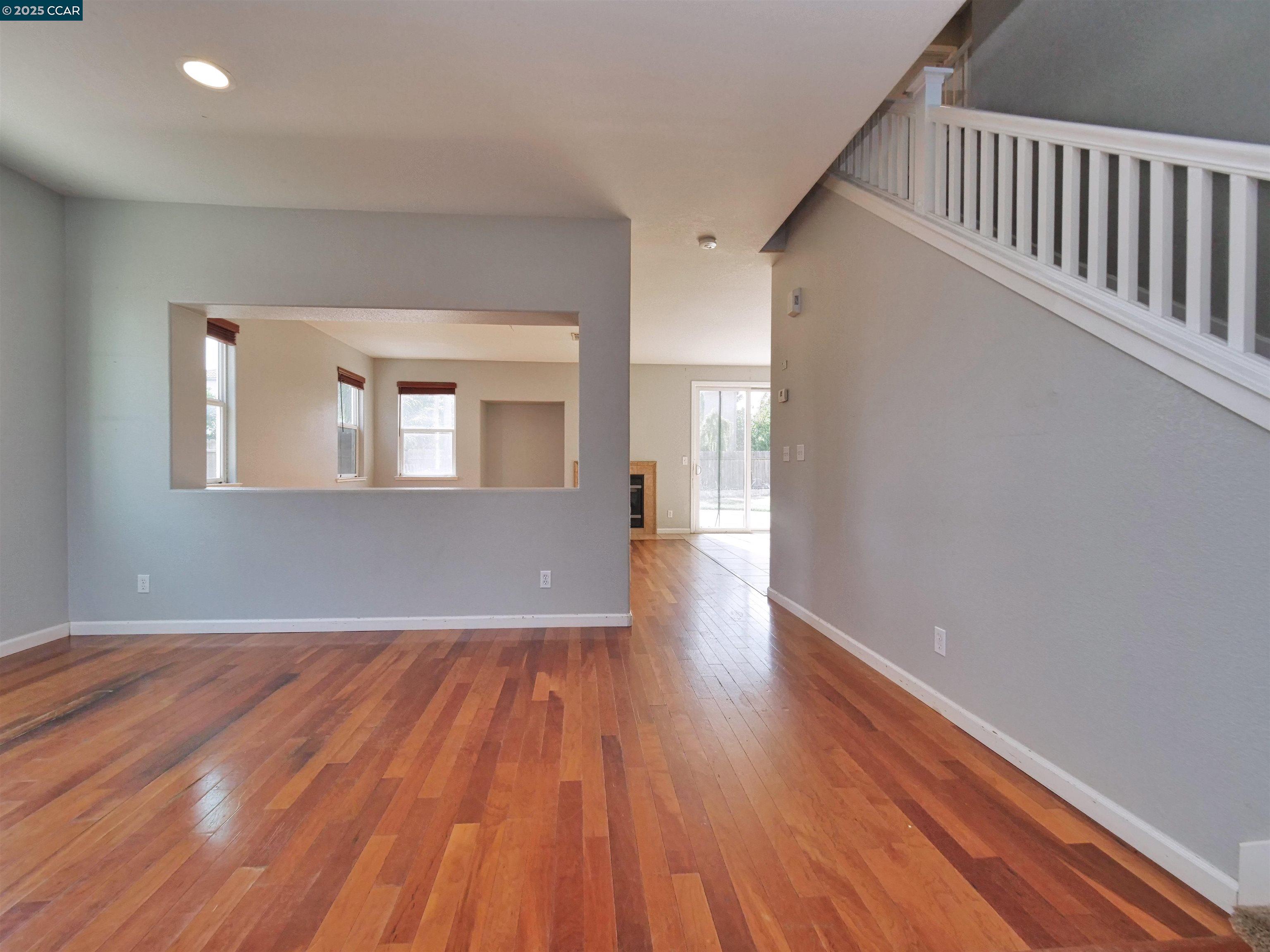 Detail Gallery Image 8 of 60 For 2035 Pasado Avenue, Manteca,  CA 95336-7070 - 4 Beds | 2/1 Baths