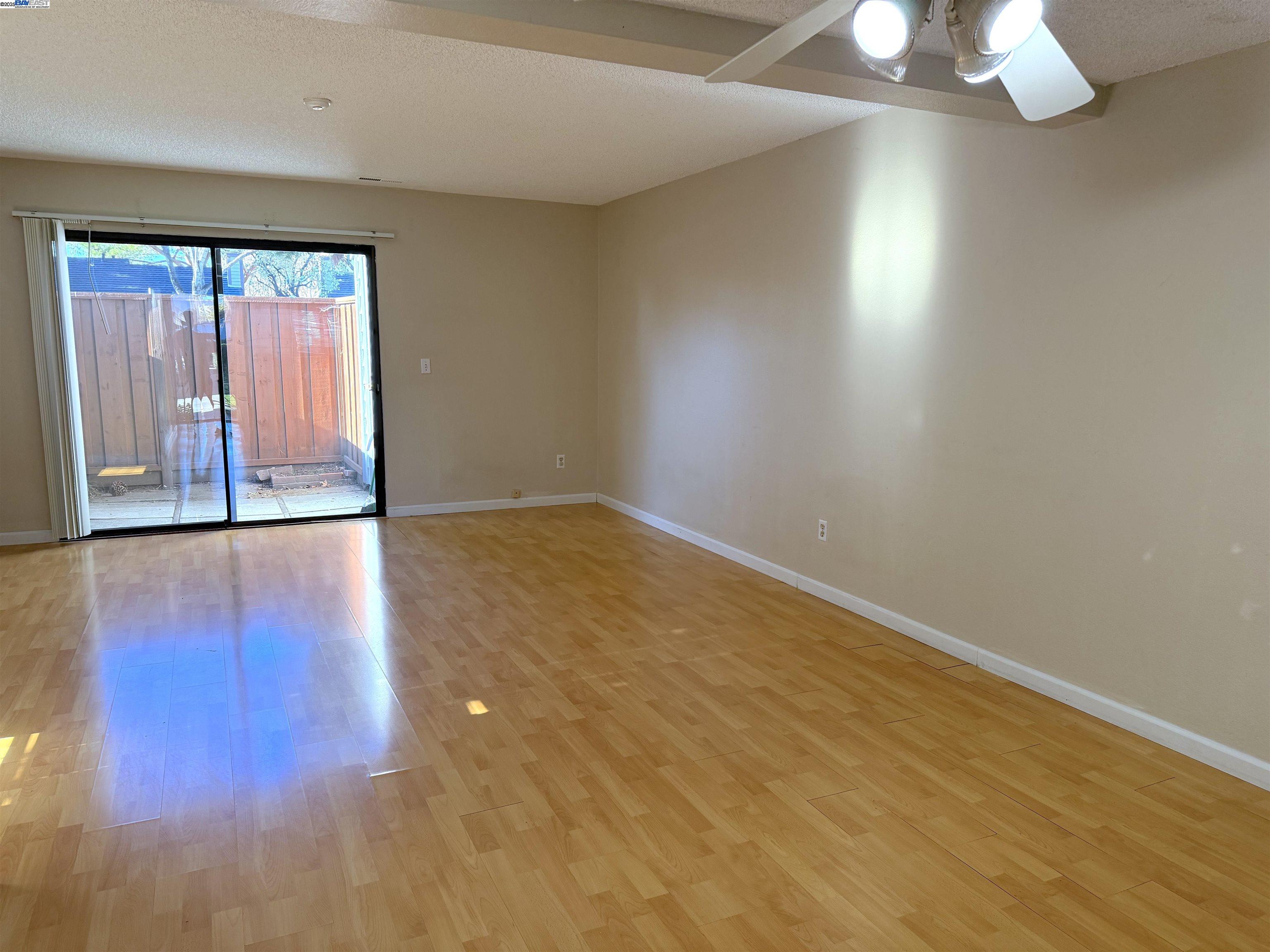 Detail Gallery Image 2 of 29 For 6100 Joaquin Murieta Ave #G,  Newark,  CA 94560 - 2 Beds | 1/1 Baths