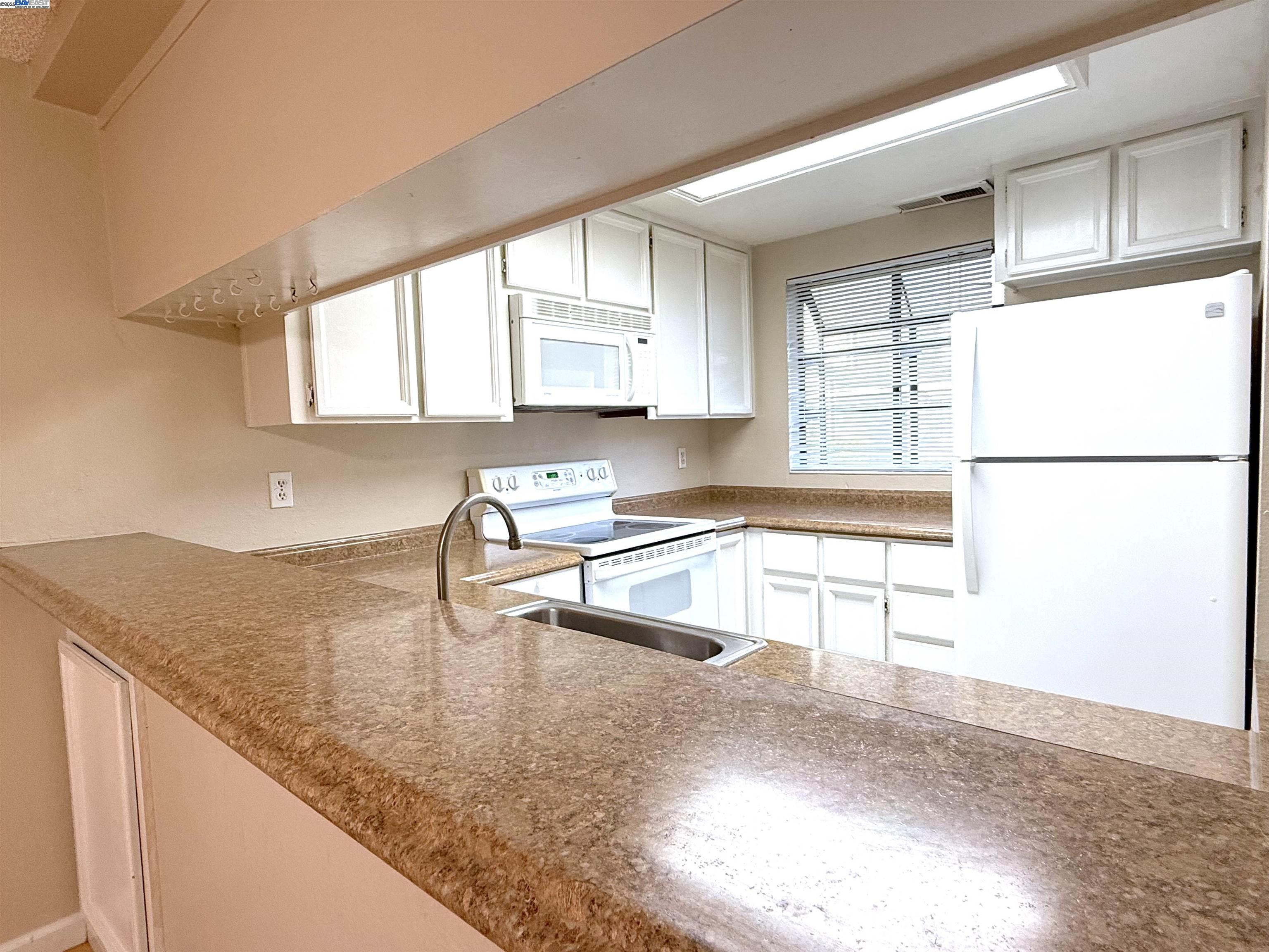 Detail Gallery Image 9 of 29 For 6100 Joaquin Murieta Ave #G,  Newark,  CA 94560 - 2 Beds | 1/1 Baths