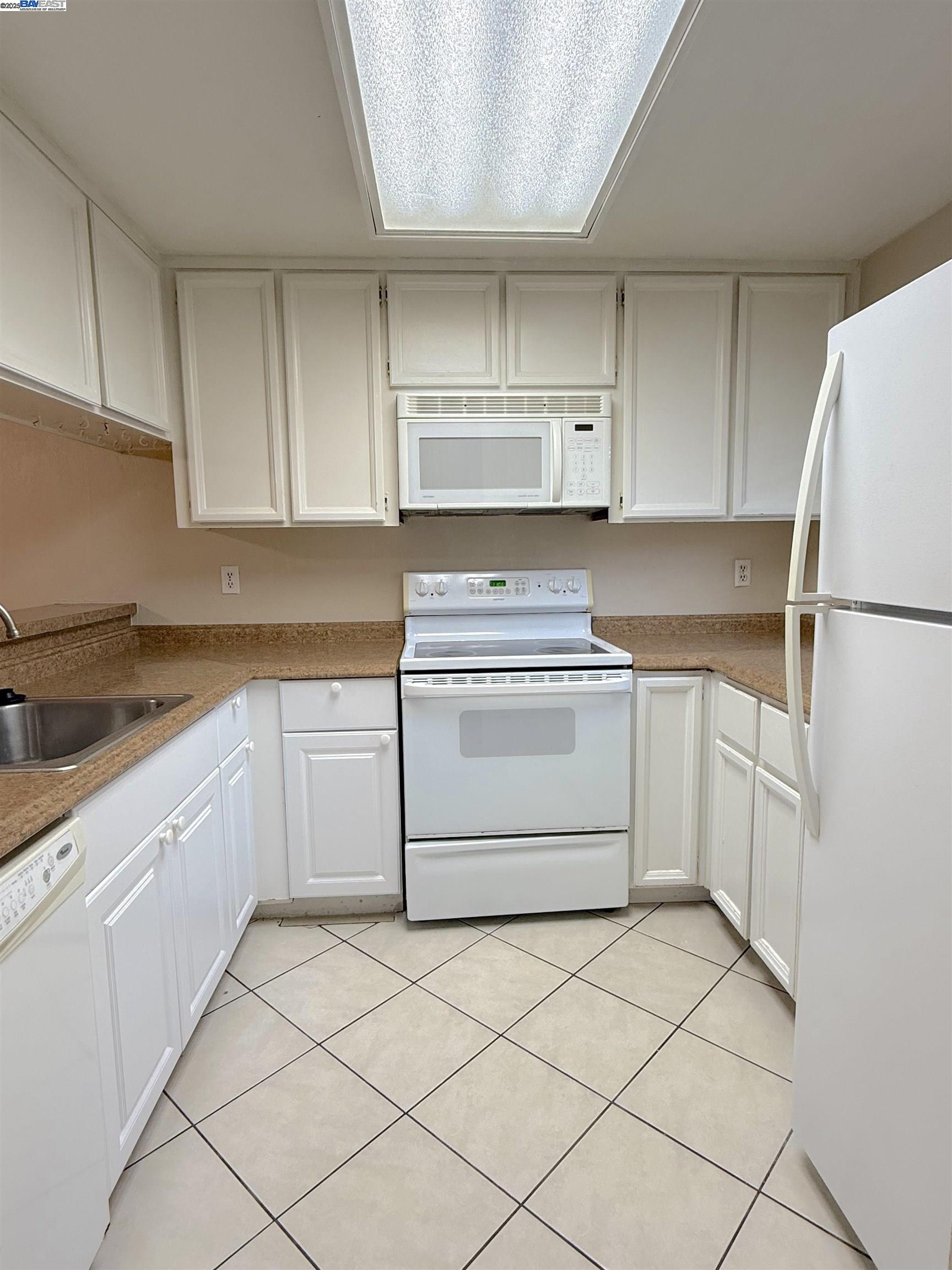 Detail Gallery Image 10 of 29 For 6100 Joaquin Murieta Ave #G,  Newark,  CA 94560 - 2 Beds | 1/1 Baths