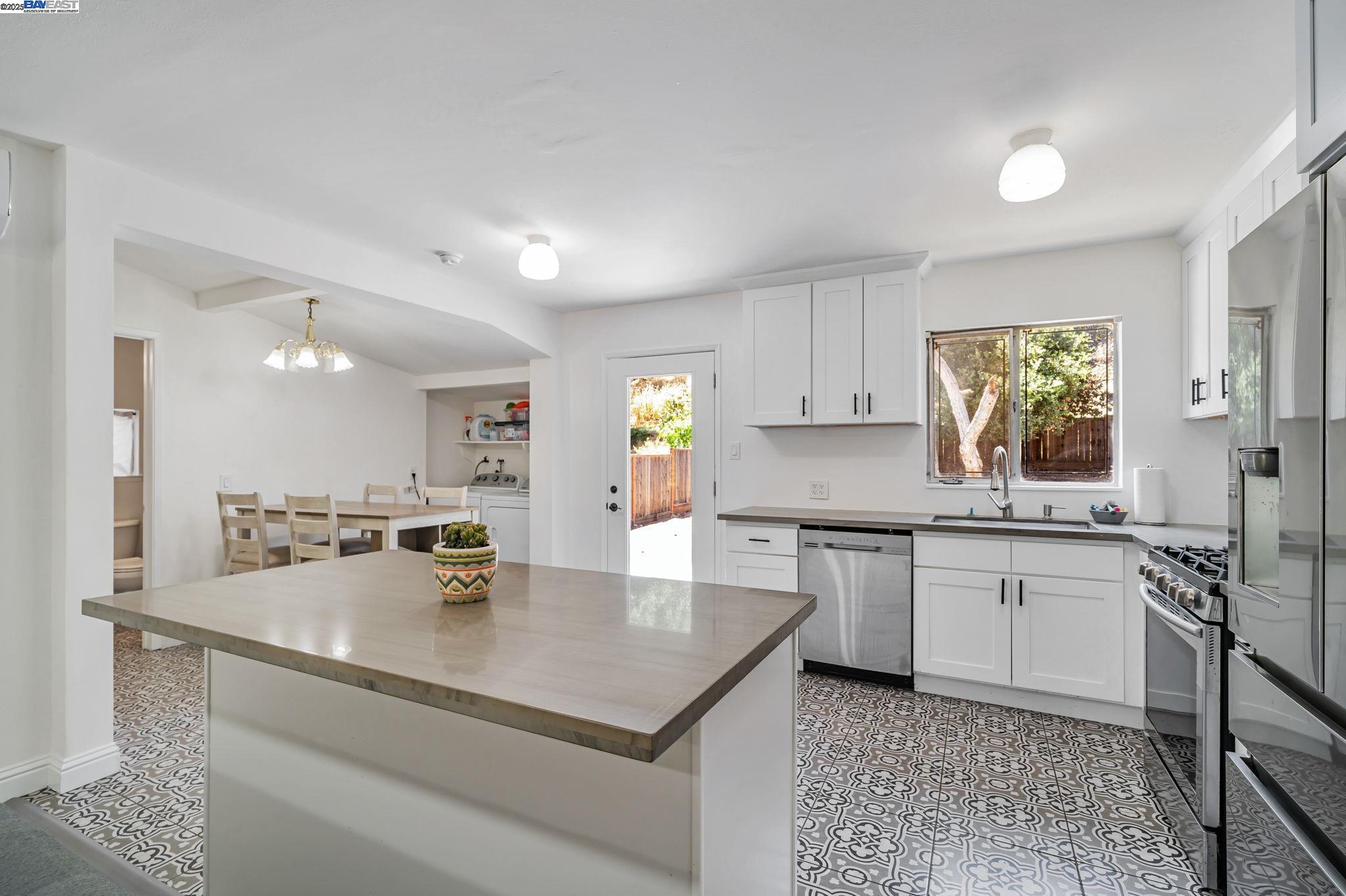 Detail Gallery Image 6 of 42 For 126 Kilkare Rd, Sunol,  CA 94586 - 4 Beds | 2 Baths