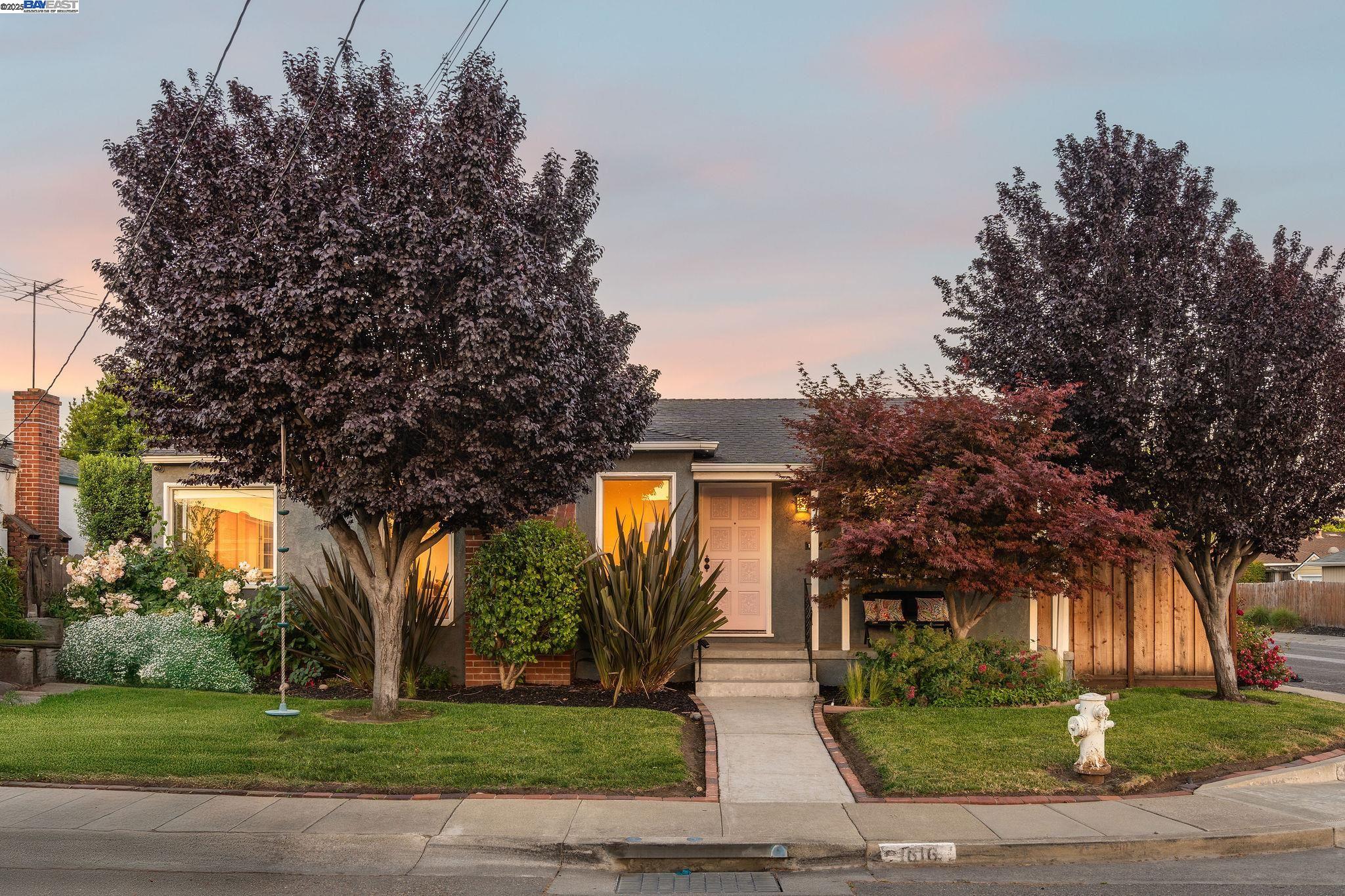 Detail Gallery Image 1 of 1 For 1616 140th Ave, San Leandro,  CA 94578 - 3 Beds | 1/1 Baths