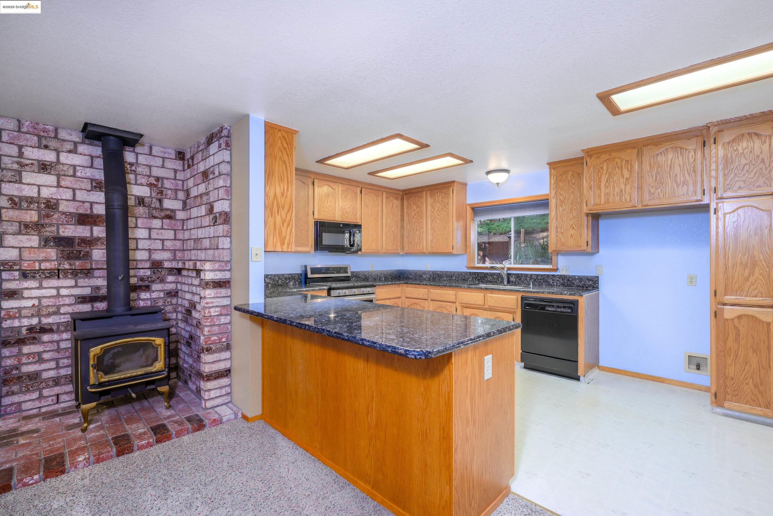 Detail Gallery Image 5 of 36 For 24051 Pine Lake Dr, Twain Harte,  CA 95383 - 3 Beds | 2/1 Baths