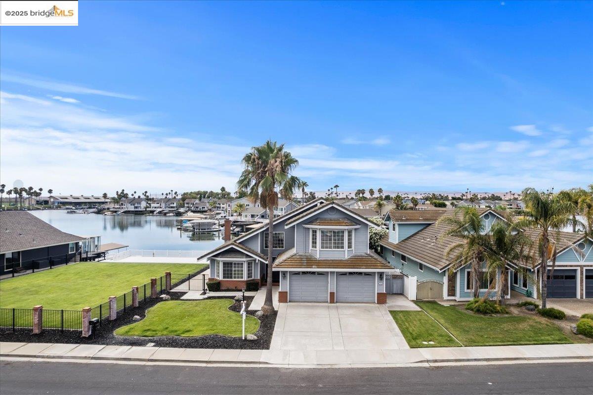 Detail Gallery Image 1 of 32 For 5752 Drakes Dr, Discovery Bay,  CA 94505 - 4 Beds | 3 Baths