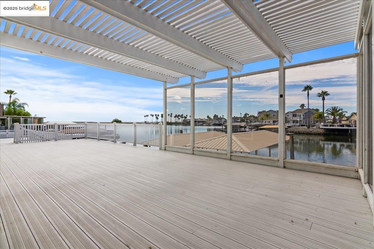 Detail Gallery Image 5 of 32 For 5752 Drakes Dr, Discovery Bay,  CA 94505 - 4 Beds | 3 Baths