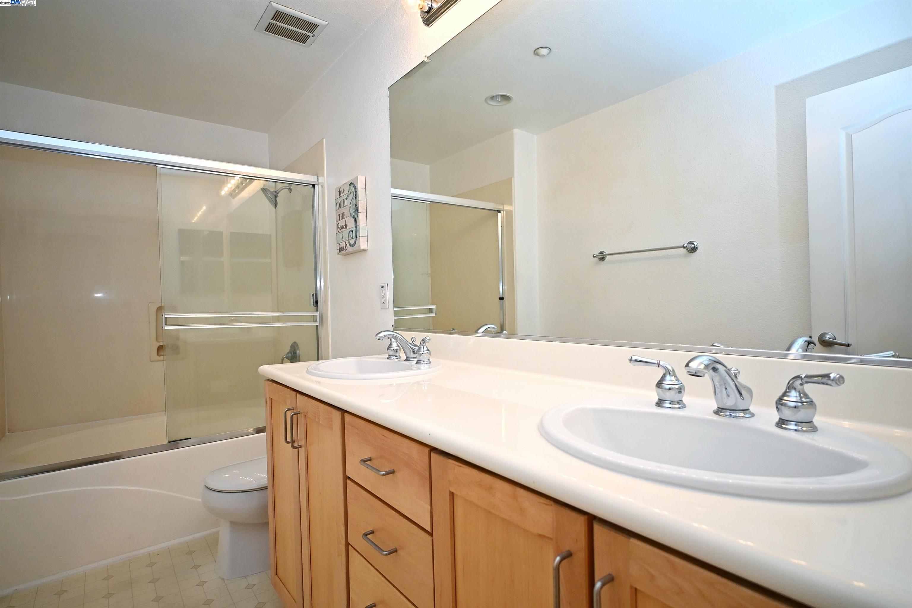 Detail Gallery Image 13 of 19 For 22894 Kingsford Way, Hayward,  CA 94541 - 3 Beds | 3 Baths