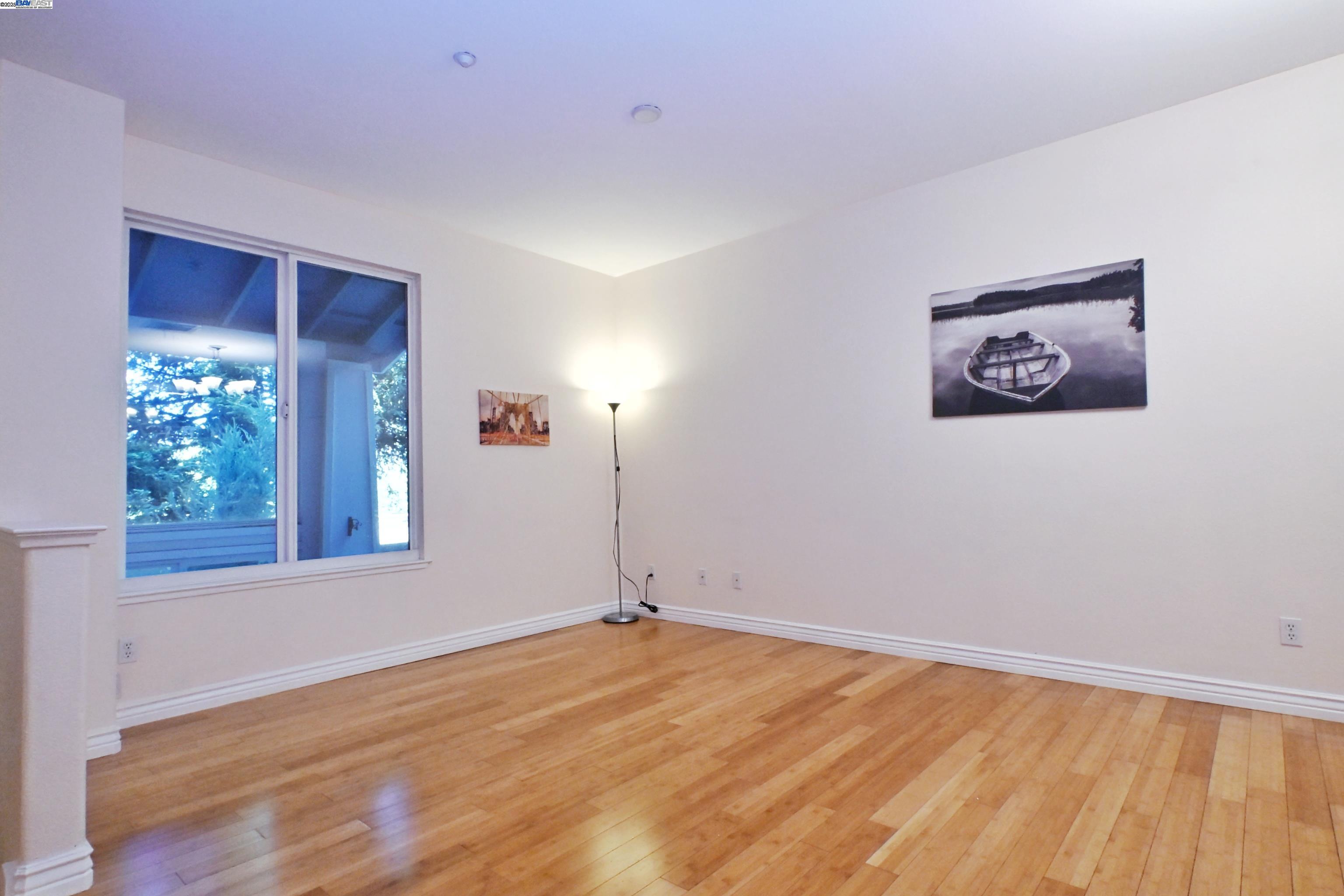 Detail Gallery Image 4 of 19 For 22894 Kingsford Way, Hayward,  CA 94541 - 3 Beds | 3 Baths