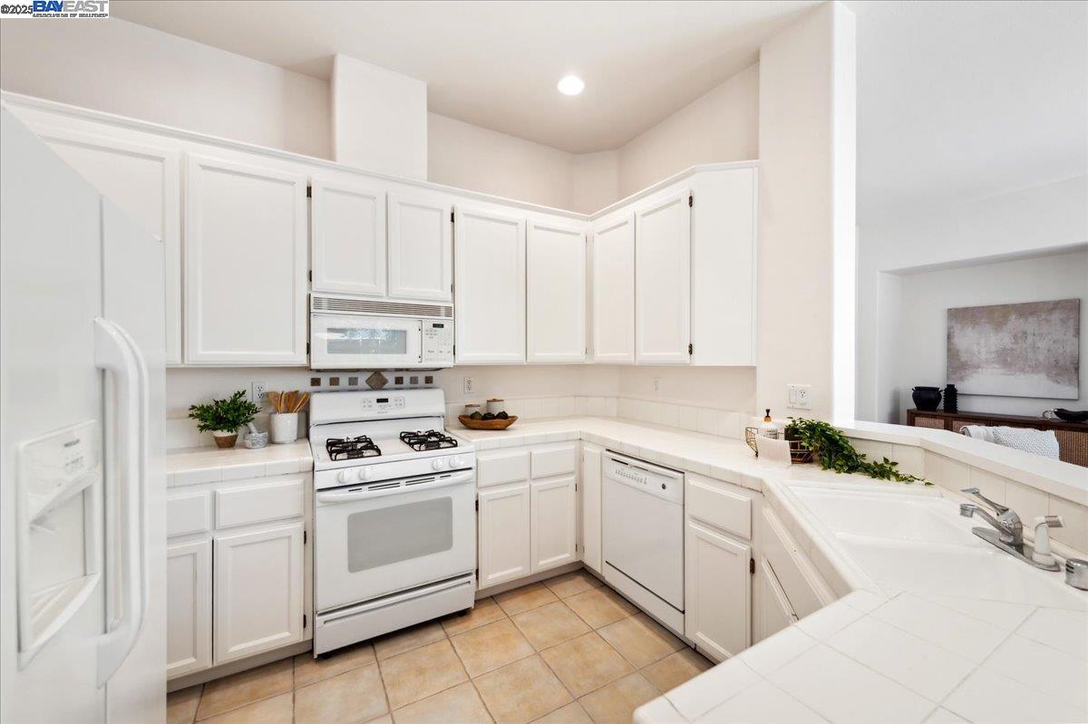 Detail Gallery Image 12 of 42 For 5129 Rappolla Ct, Pleasanton,  CA 94588 - 2 Beds | 2/1 Baths
