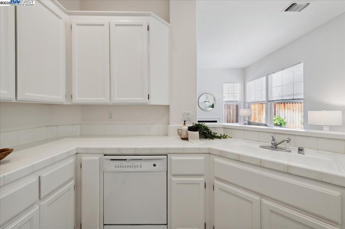 Detail Gallery Image 15 of 42 For 5129 Rappolla Ct, Pleasanton,  CA 94588 - 2 Beds | 2/1 Baths