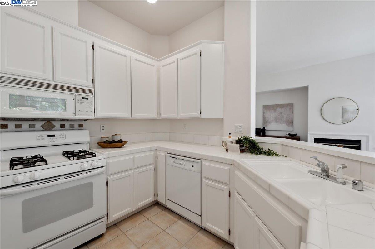 Detail Gallery Image 16 of 42 For 5129 Rappolla Ct, Pleasanton,  CA 94588 - 2 Beds | 2/1 Baths