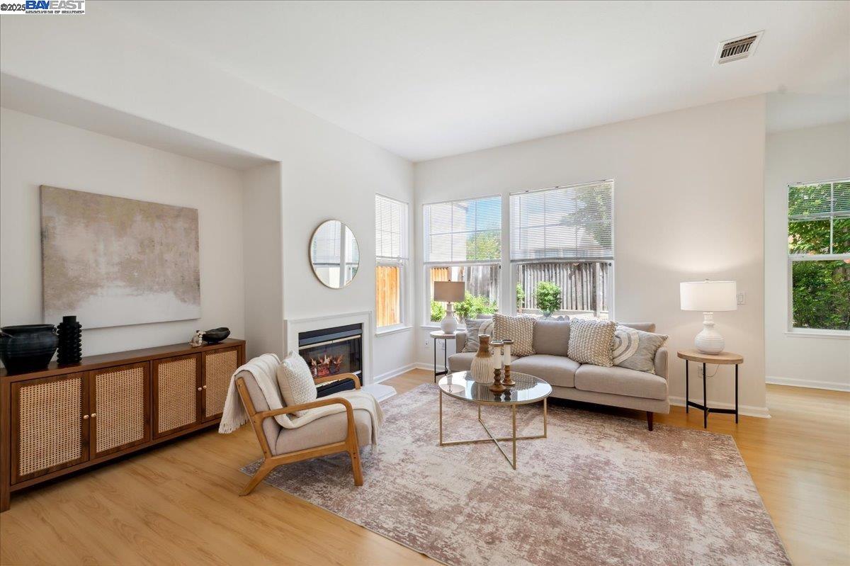 Detail Gallery Image 5 of 42 For 5129 Rappolla Ct, Pleasanton,  CA 94588 - 2 Beds | 2/1 Baths