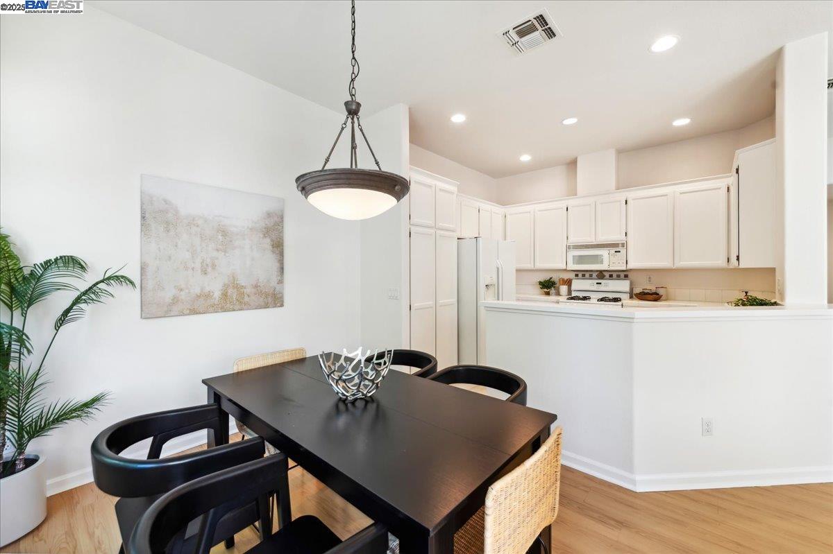 Detail Gallery Image 10 of 42 For 5129 Rappolla Ct, Pleasanton,  CA 94588 - 2 Beds | 2/1 Baths