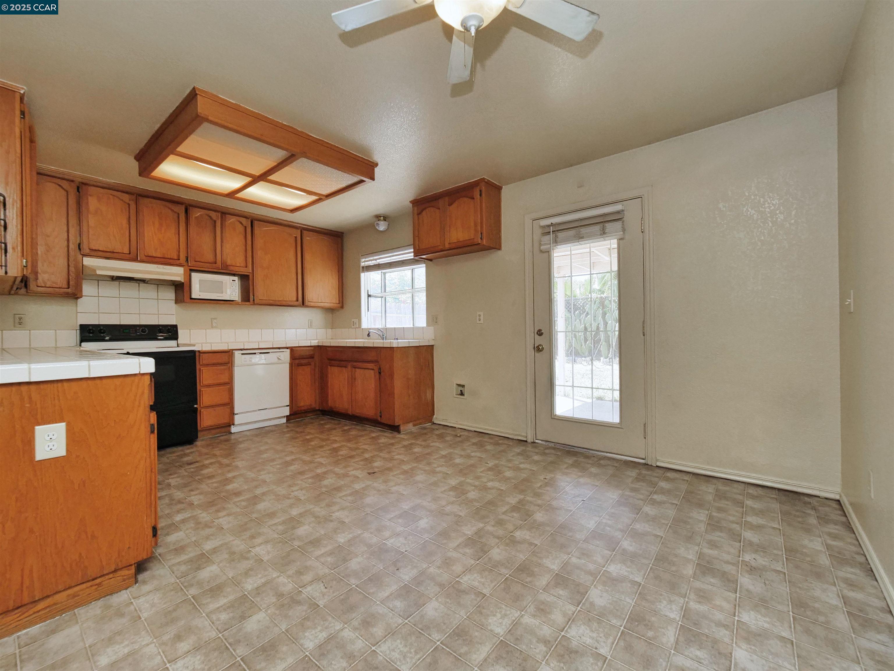Detail Gallery Image 17 of 60 For 4212 Dunster Drive, Salida,  CA 95368-9728 - 4 Beds | 2 Baths