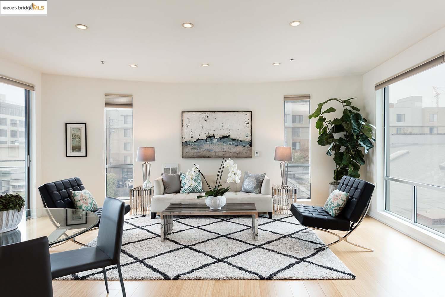 Detail Gallery Image 1 of 1 For 200 2nd Street #215,  Oakland,  CA 94607 - 2 Beds | 2/1 Baths