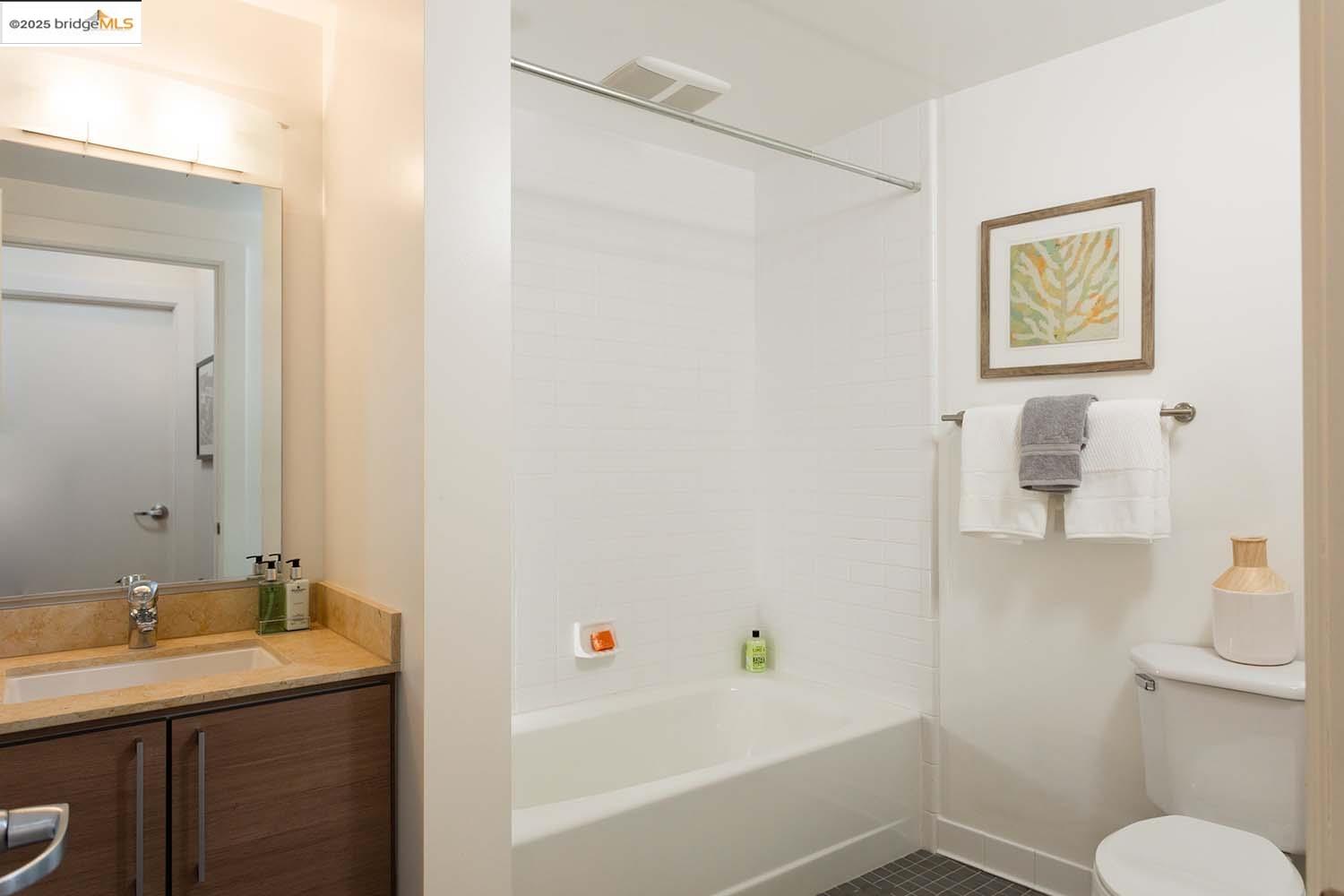 200 2nd Street # 215, Oakland, California 94607, 2 Bedrooms Bedrooms, 5 Rooms Rooms,2 BathroomsBathrooms,Residential Lease,For Rent,200 2nd Street # 215,41100137