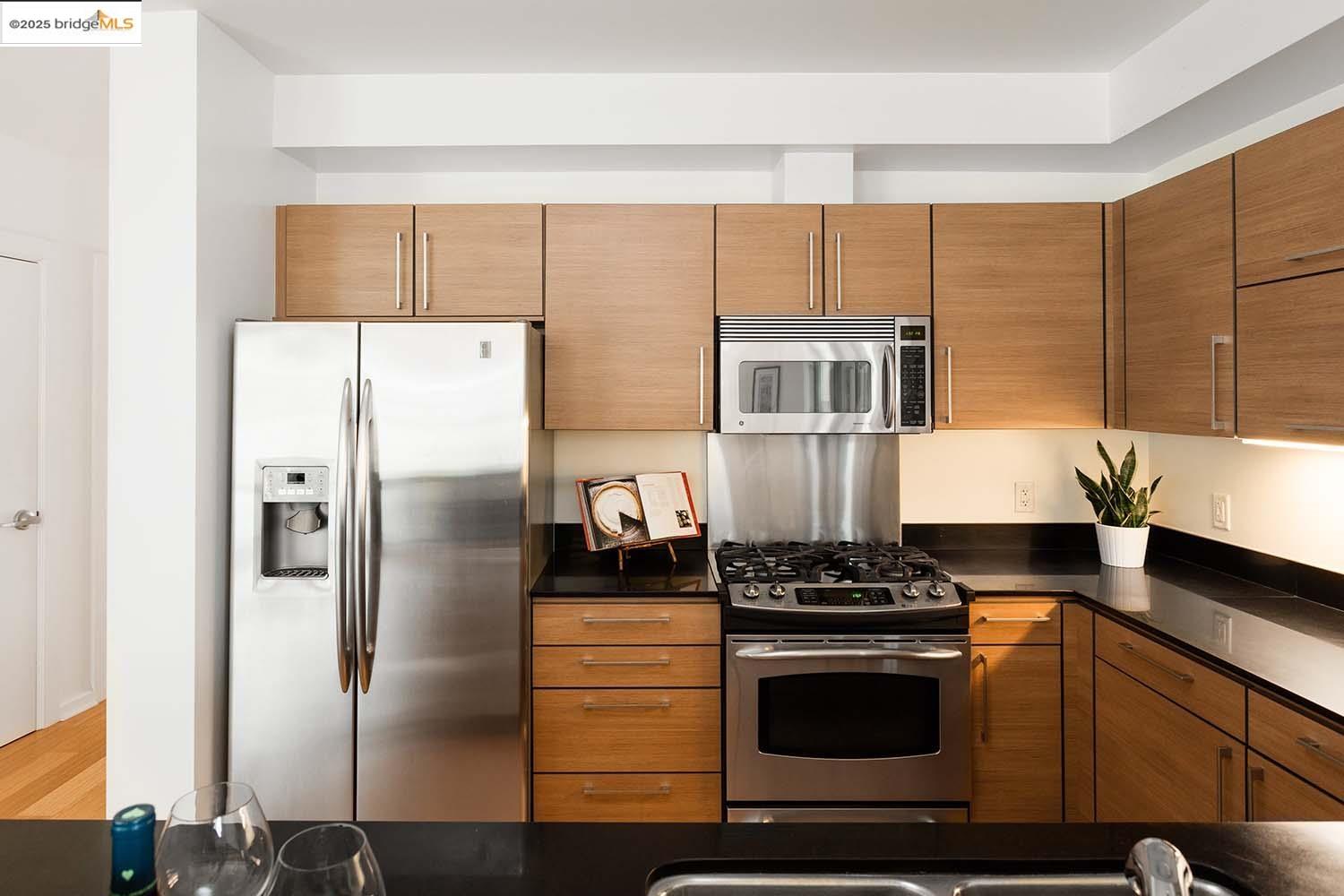 200 2nd Street # 215, Oakland, California 94607, 2 Bedrooms Bedrooms, 5 Rooms Rooms,2 BathroomsBathrooms,Residential Lease,For Rent,200 2nd Street # 215,41100137