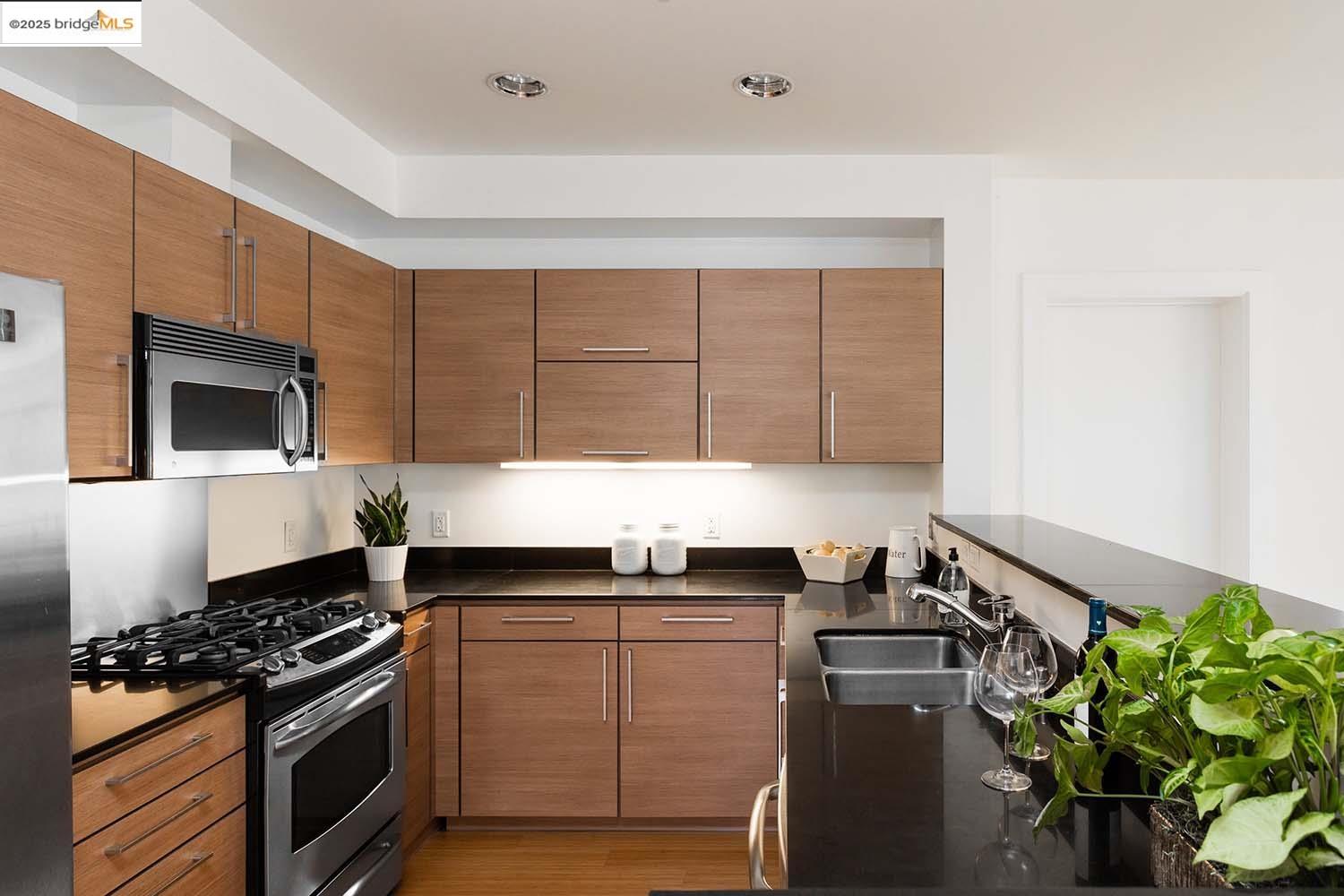 200 2nd Street # 215, Oakland, California 94607, 2 Bedrooms Bedrooms, 5 Rooms Rooms,2 BathroomsBathrooms,Residential Lease,For Rent,200 2nd Street # 215,41100137