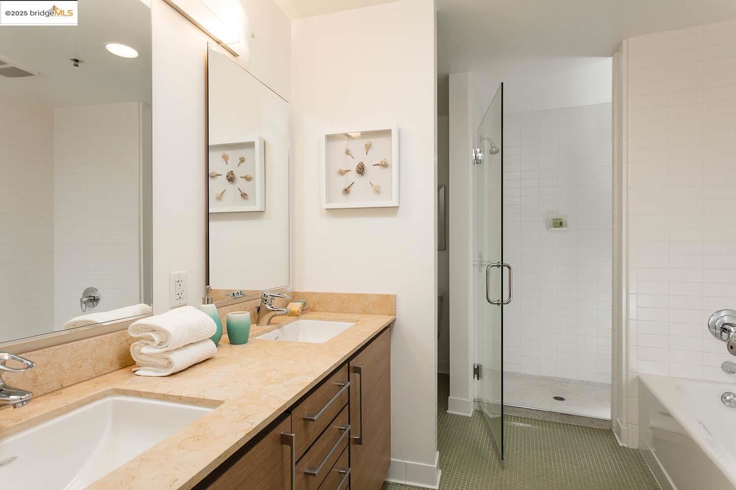 200 2nd Street # 215, Oakland, California 94607, 2 Bedrooms Bedrooms, 5 Rooms Rooms,2 BathroomsBathrooms,Residential Lease,For Rent,200 2nd Street # 215,41100137