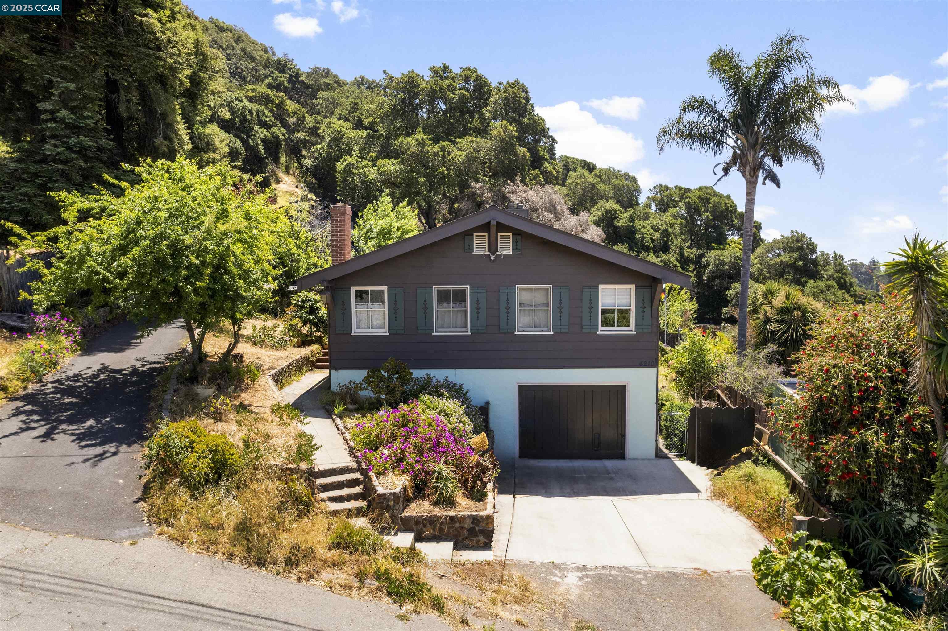 Detail Gallery Image 1 of 1 For 4210 Mountain View Ave, Oakland,  CA 94605 - 2 Beds | 1 Baths