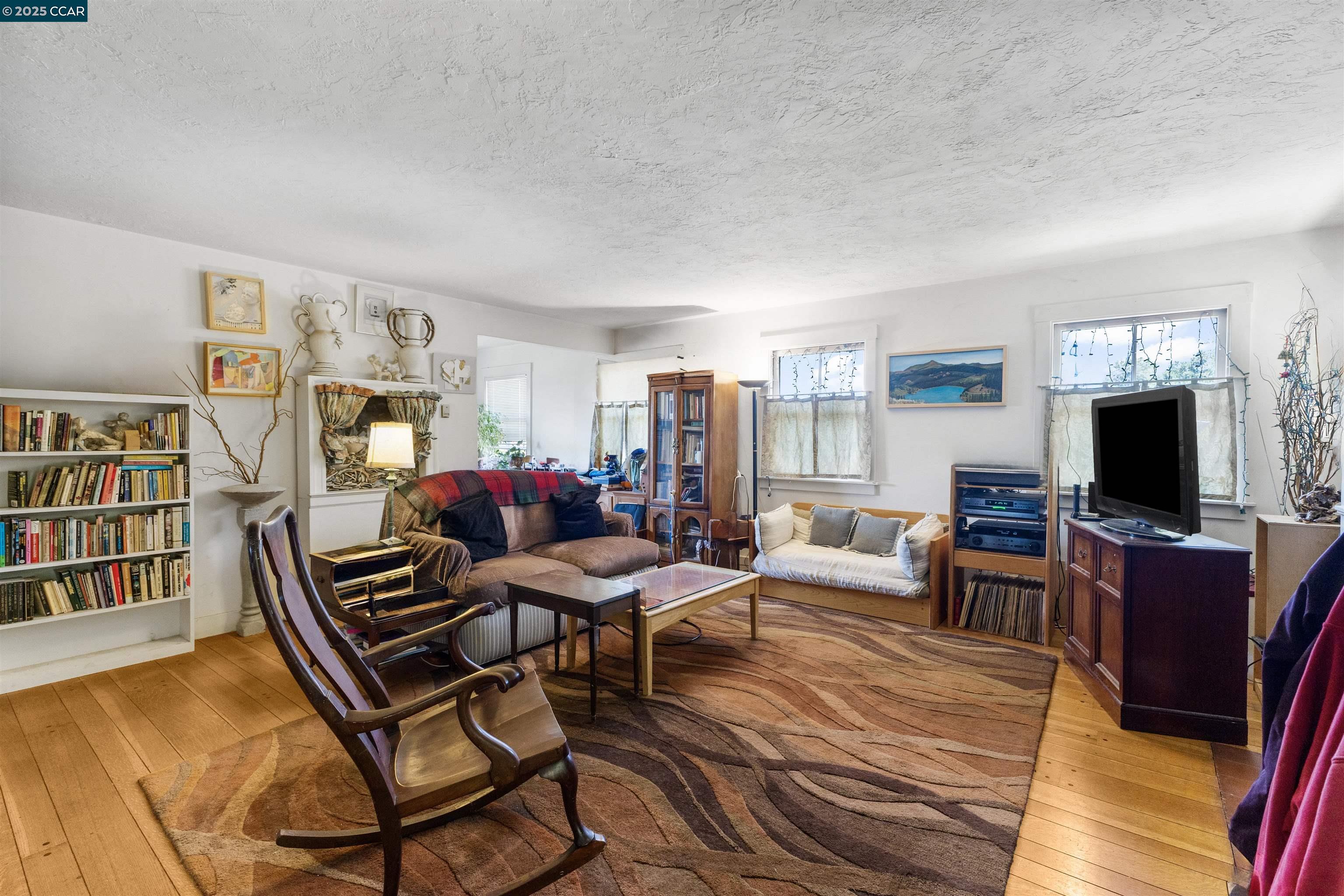 4210 Mountain View Ave, Oakland, California 94605, 2 Bedrooms Bedrooms, 6 Rooms Rooms,1 BathroomBathrooms,Residential,For Sale,4210 Mountain View Ave,41100146