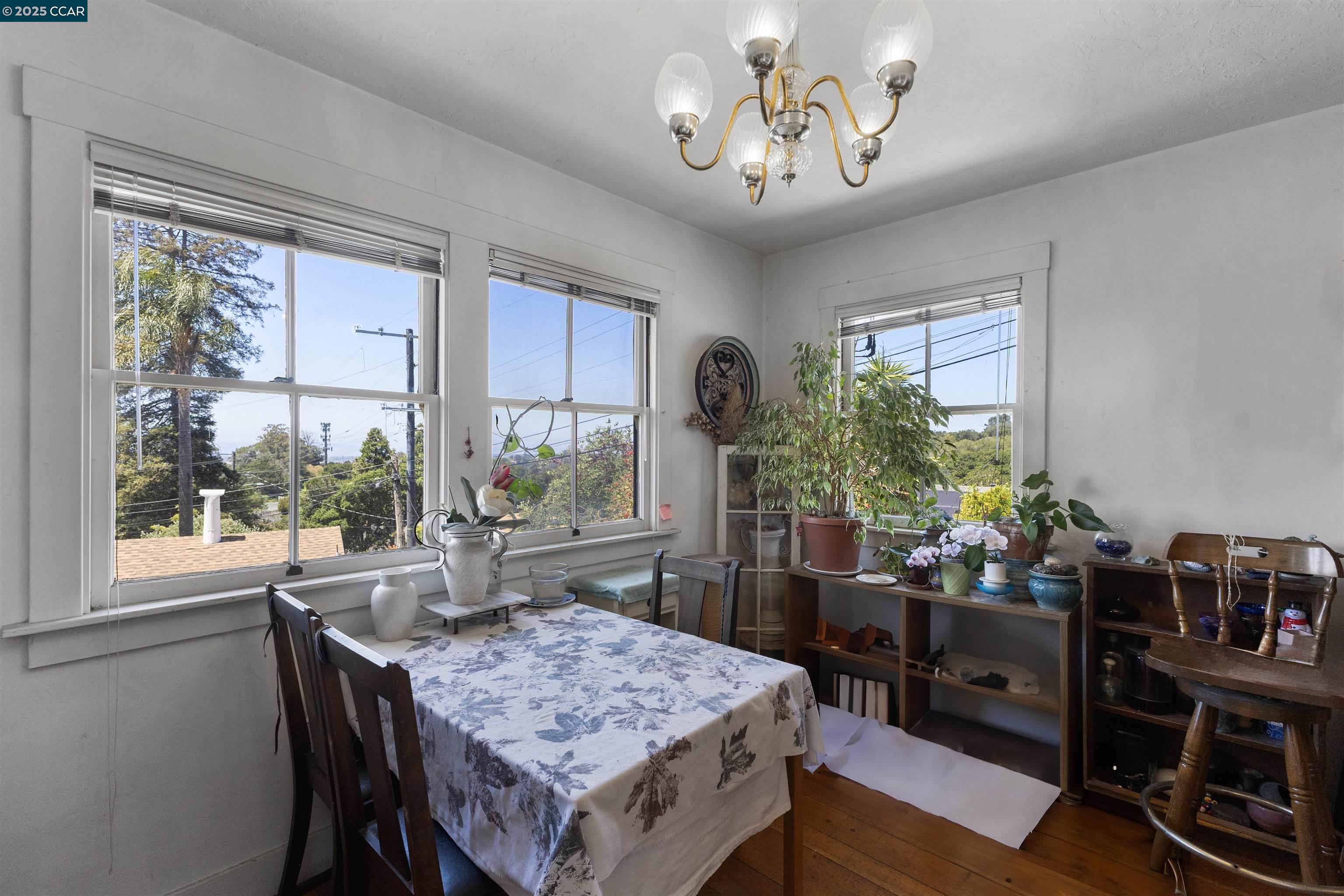 4210 Mountain View Ave, Oakland, California 94605, 2 Bedrooms Bedrooms, 6 Rooms Rooms,1 BathroomBathrooms,Residential,For Sale,4210 Mountain View Ave,41100146