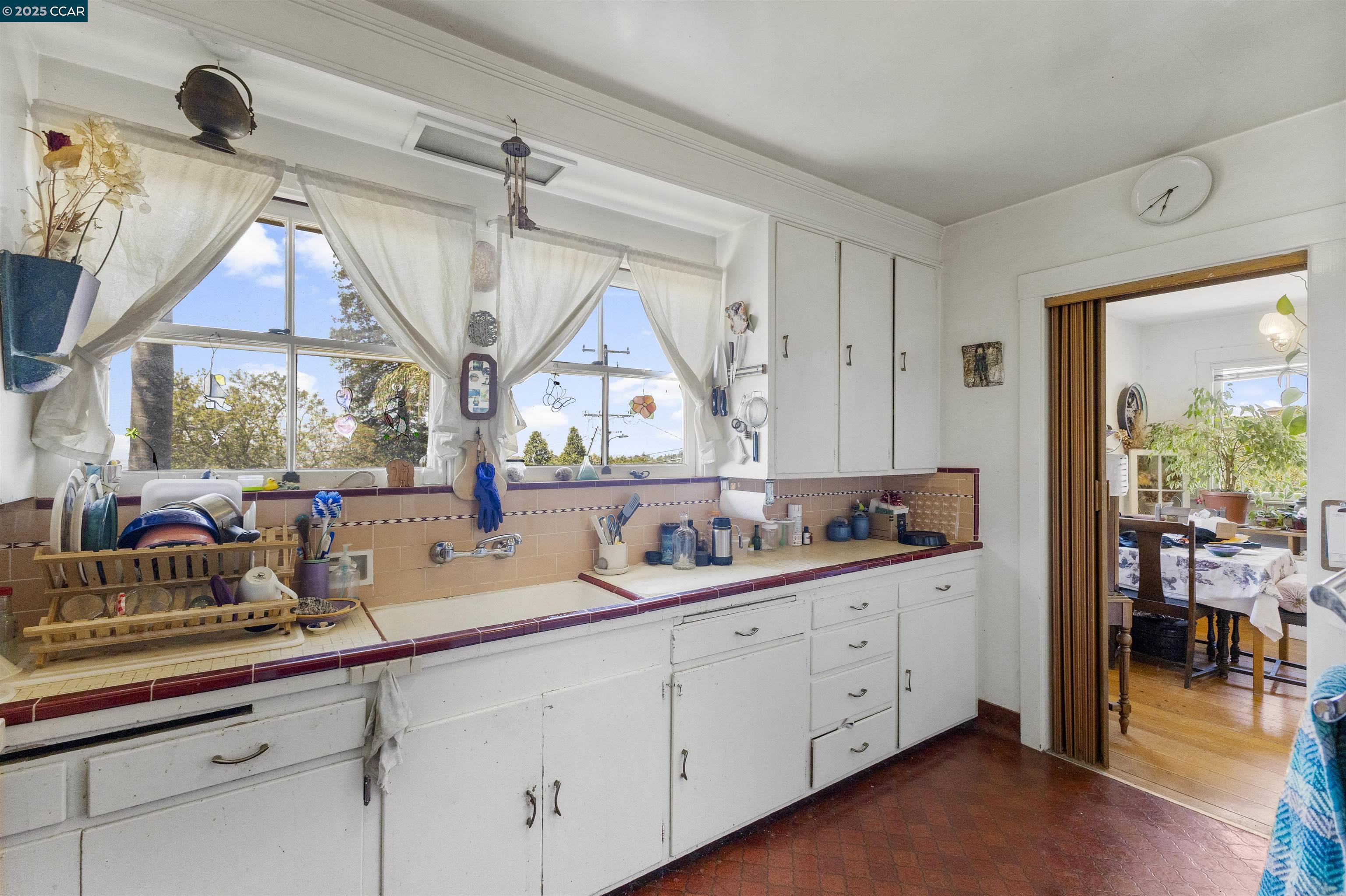 4210 Mountain View Ave, Oakland, California 94605, 2 Bedrooms Bedrooms, 6 Rooms Rooms,1 BathroomBathrooms,Residential,For Sale,4210 Mountain View Ave,41100146