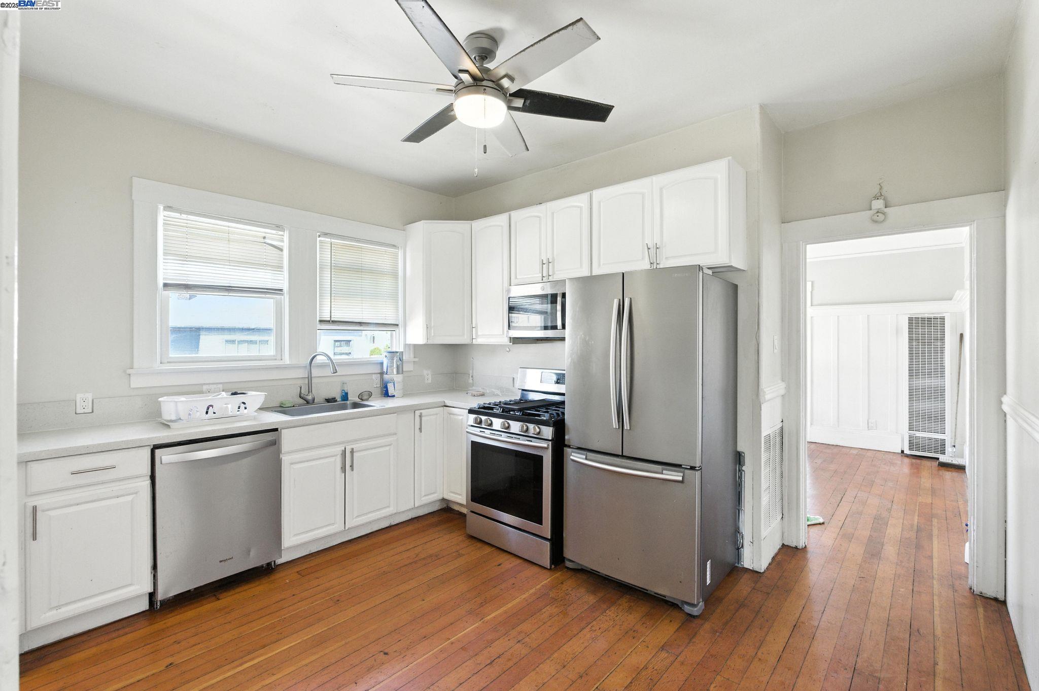 Detail Gallery Image 15 of 35 For 1829 Everett St, Alameda,  CA 94501 - 2 Beds | 1/1 Baths