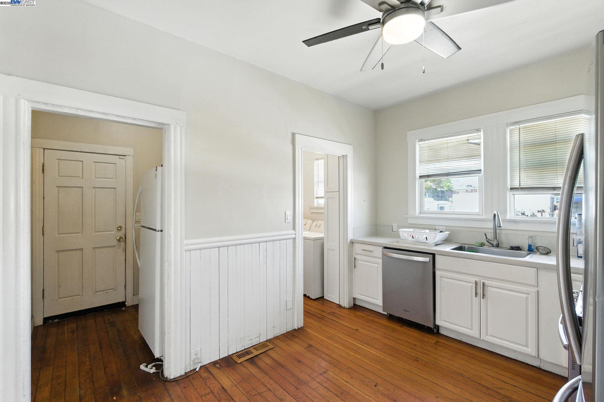 Detail Gallery Image 17 of 35 For 1829 Everett St, Alameda,  CA 94501 - 2 Beds | 1/1 Baths