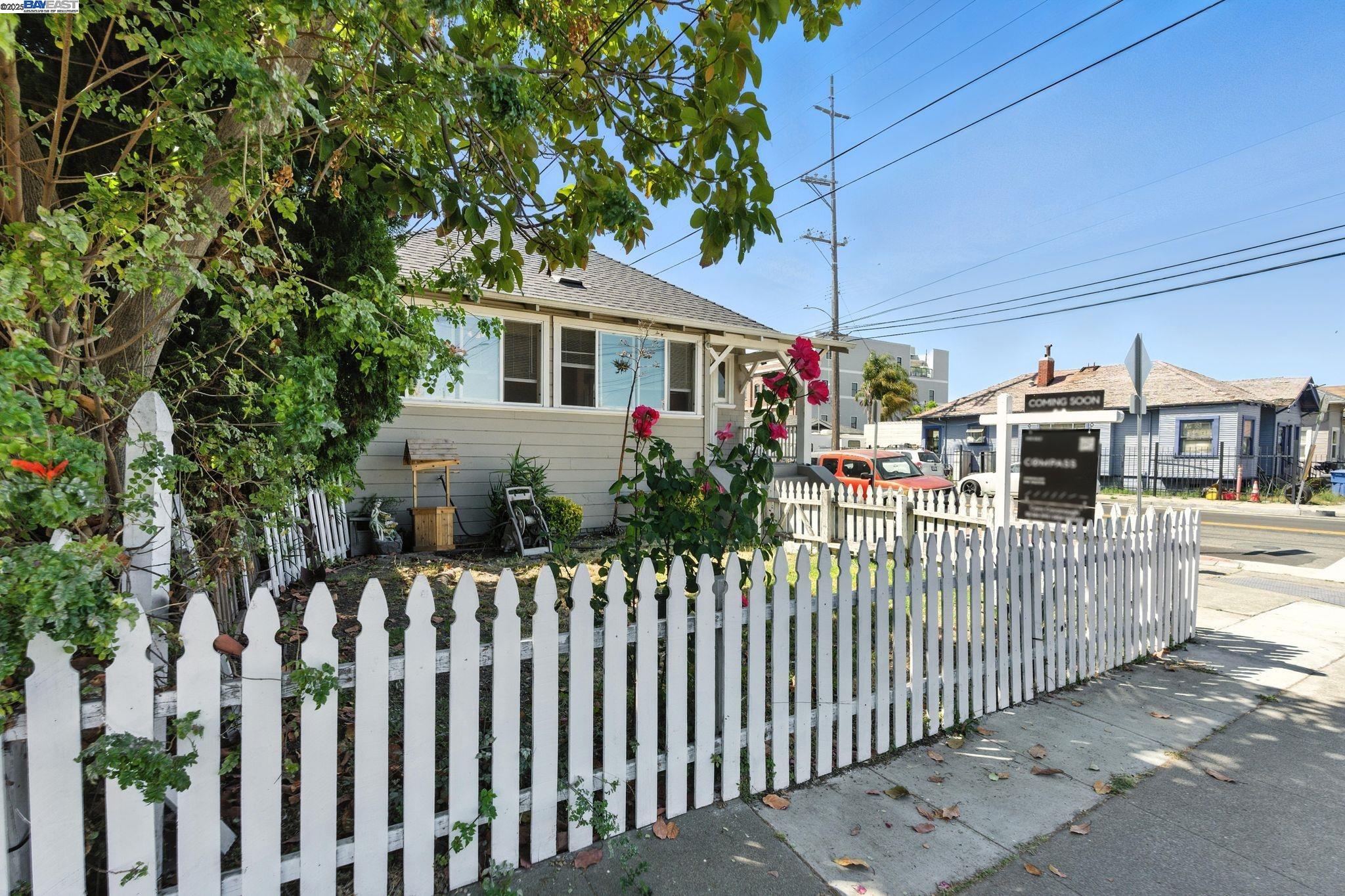 Detail Gallery Image 3 of 35 For 1829 Everett St, Alameda,  CA 94501 - 2 Beds | 1/1 Baths