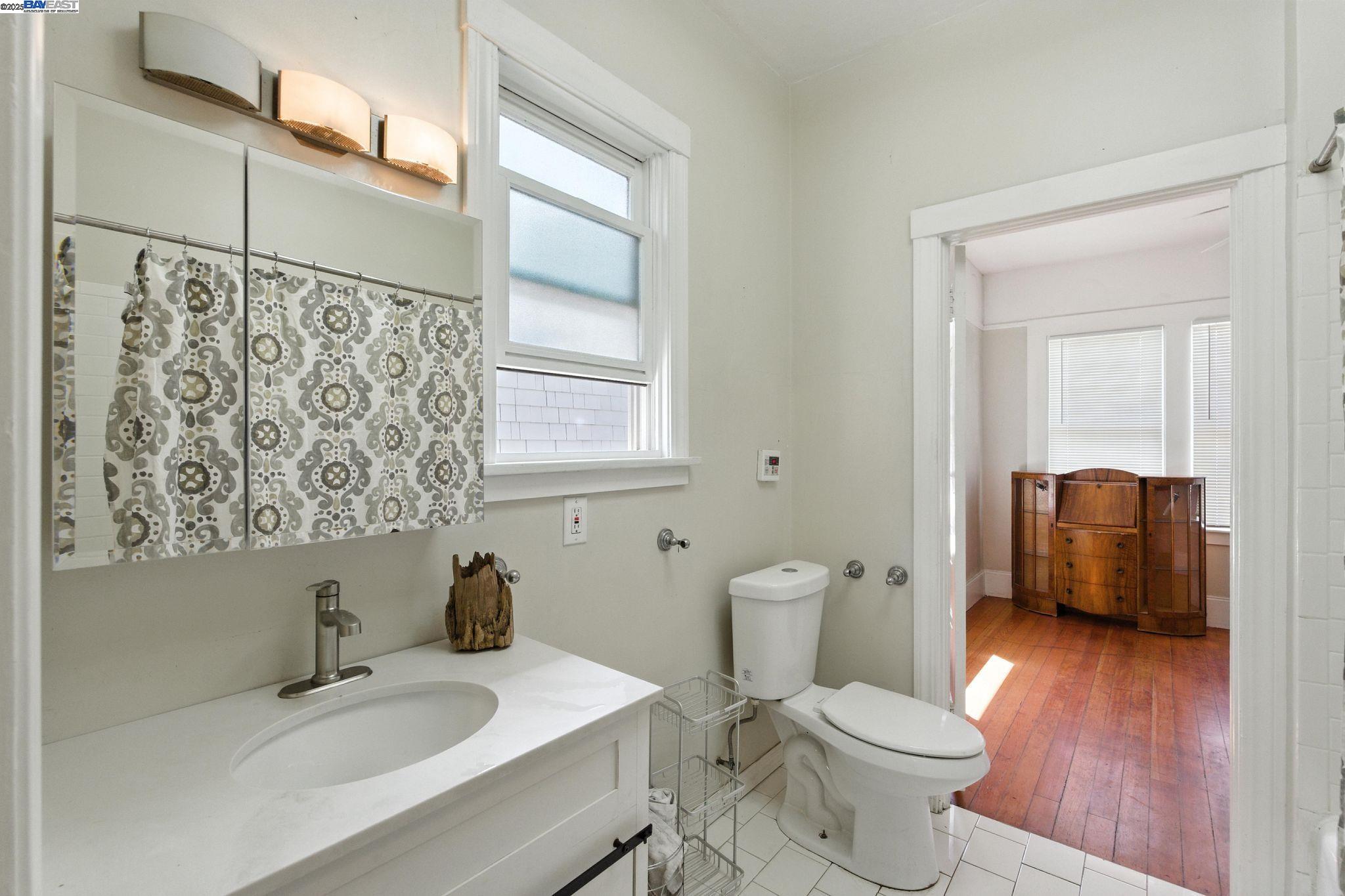 Detail Gallery Image 22 of 35 For 1829 Everett St, Alameda,  CA 94501 - 2 Beds | 1/1 Baths
