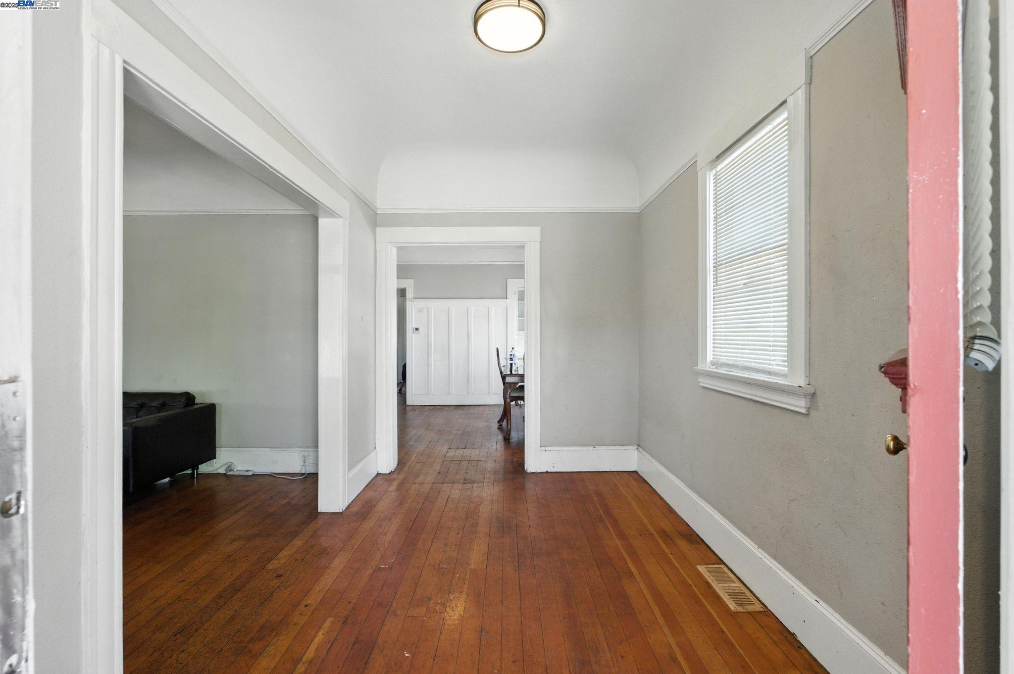 Detail Gallery Image 7 of 35 For 1829 Everett St, Alameda,  CA 94501 - 2 Beds | 1/1 Baths